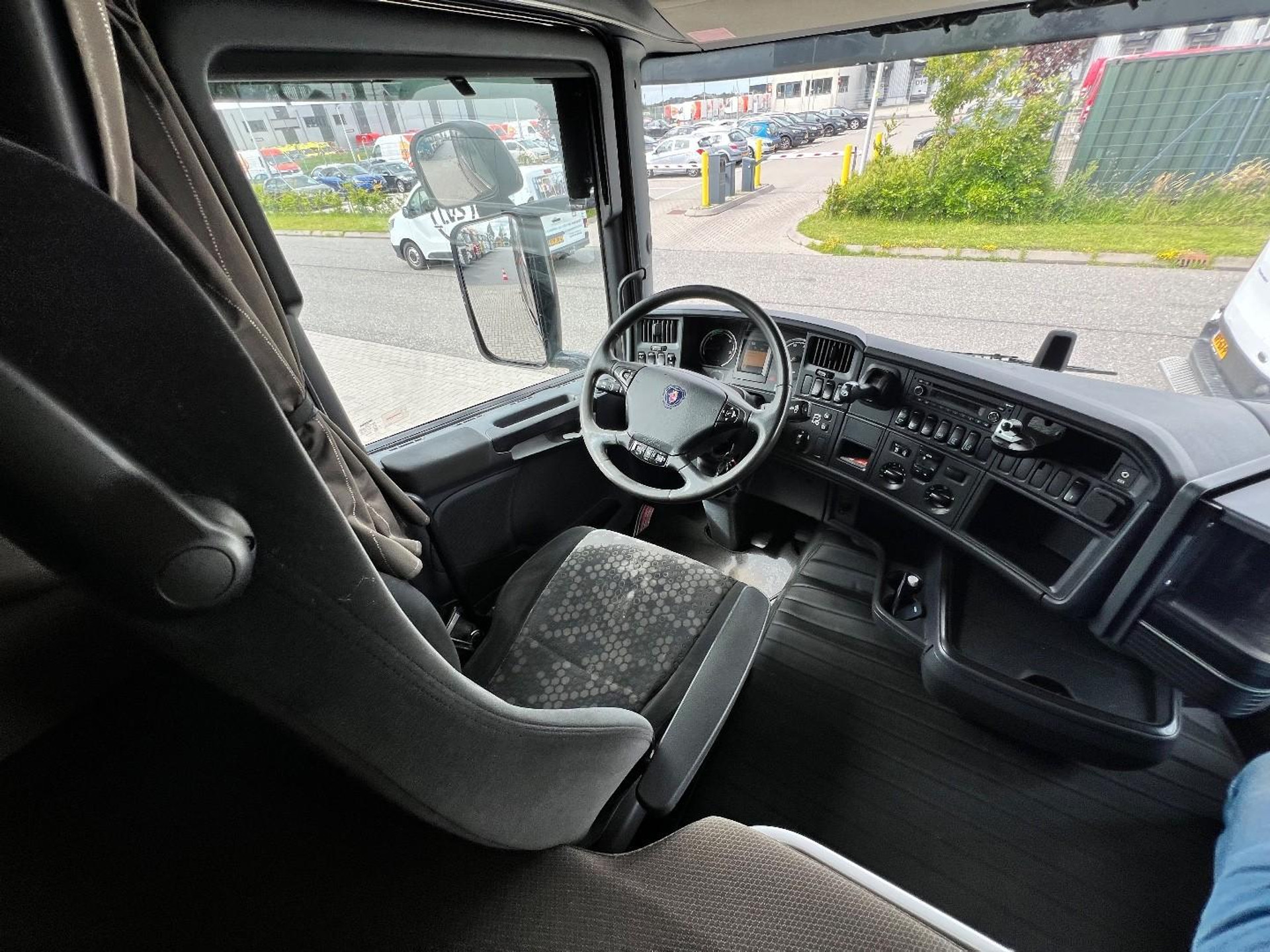 54288903-16.jpg