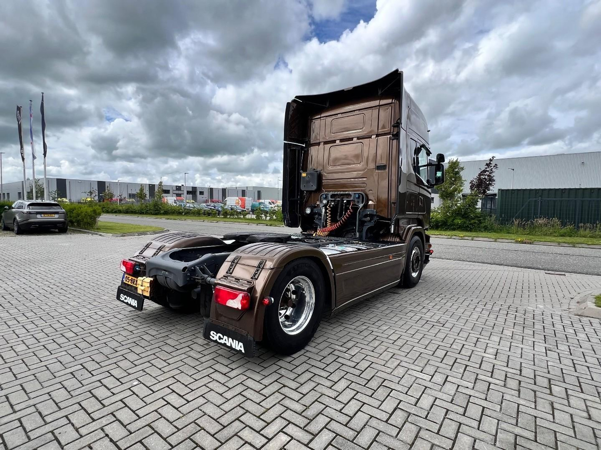 54288903-5.jpg