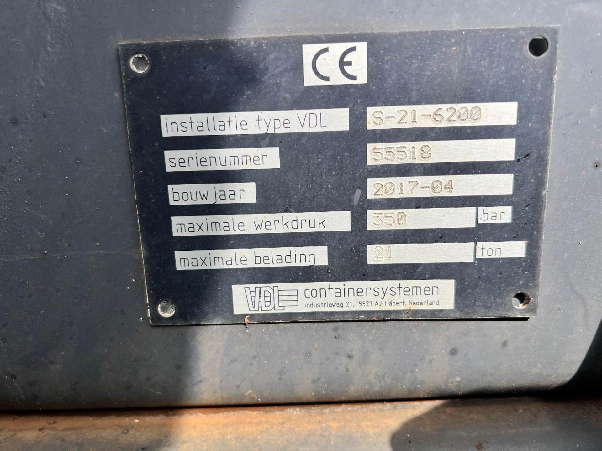 55711434-13.jpg