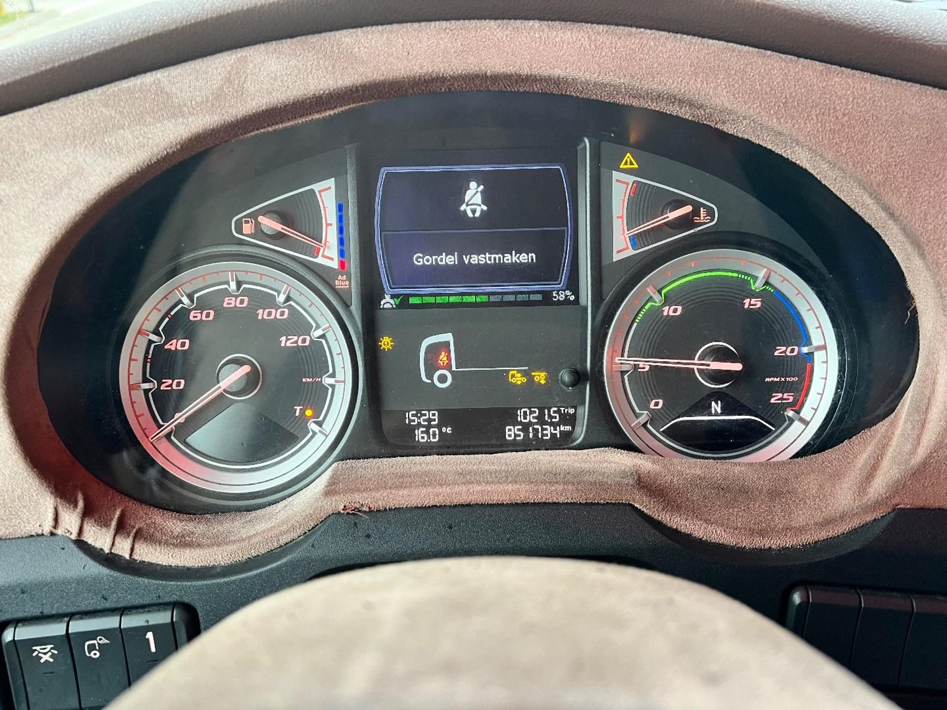 57466214-14.jpg