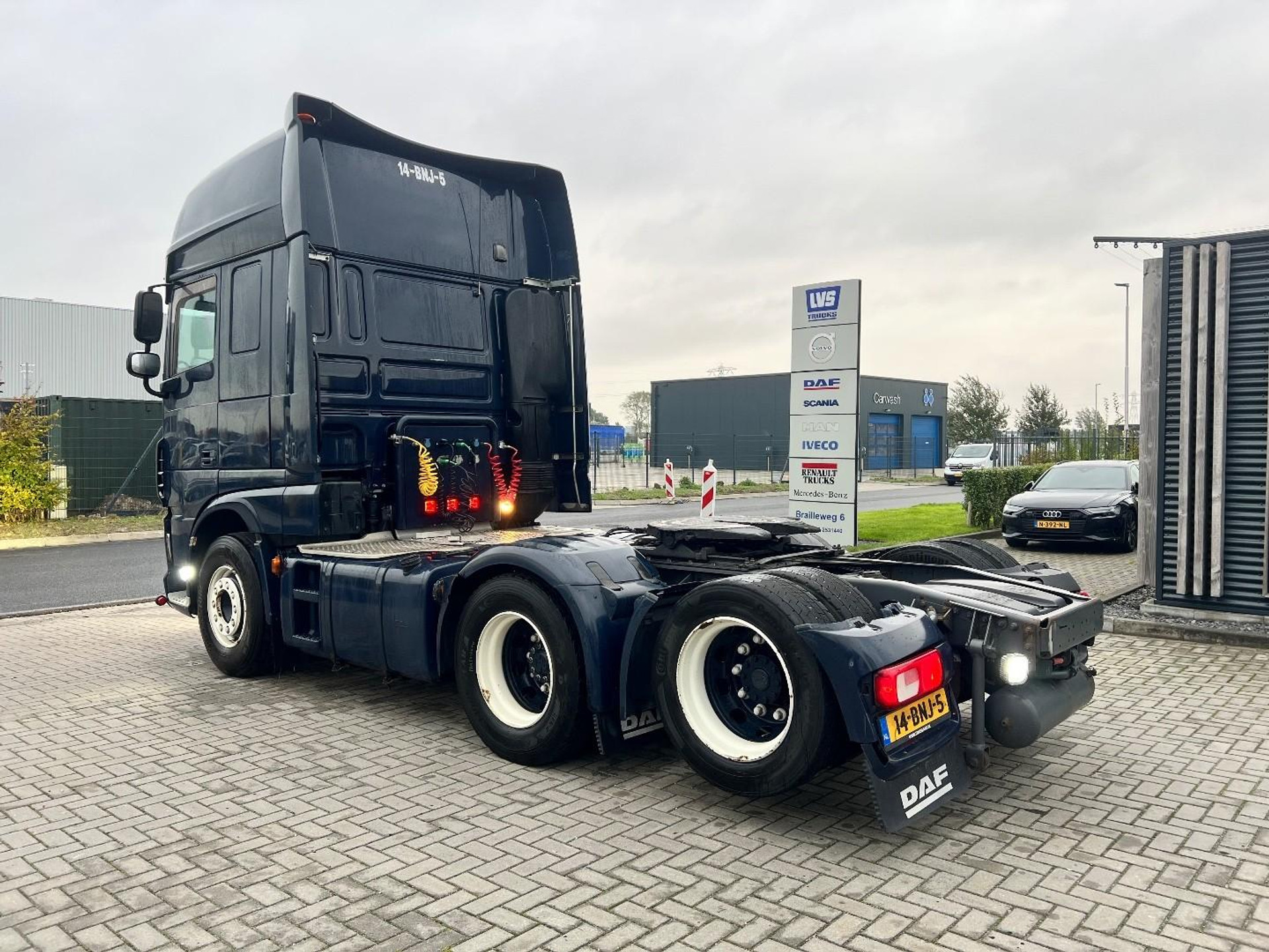 57466214-7.jpg