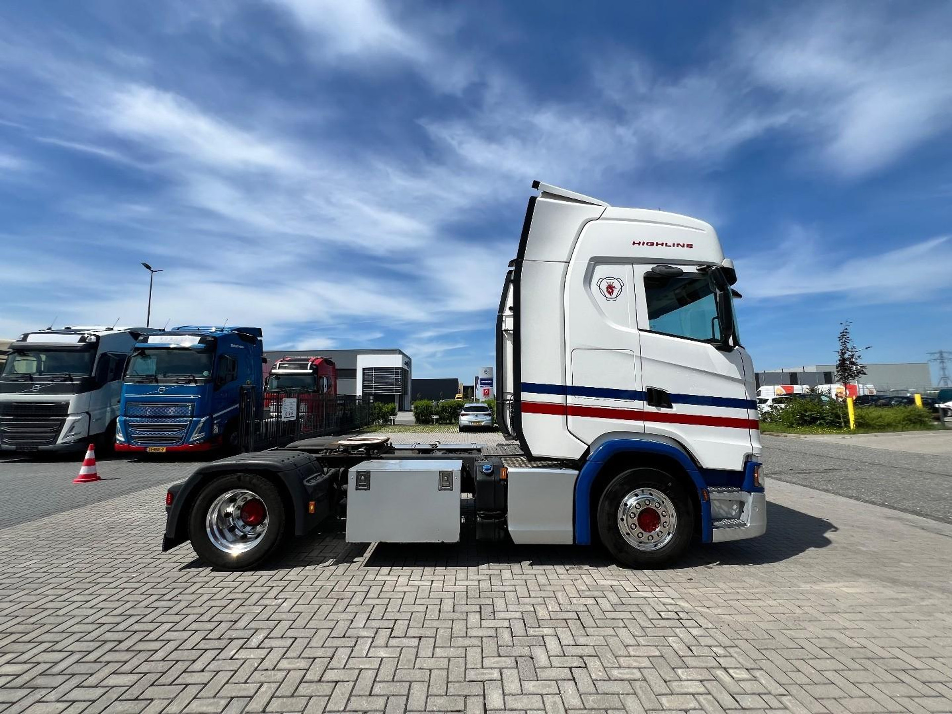 54476149-4.jpg