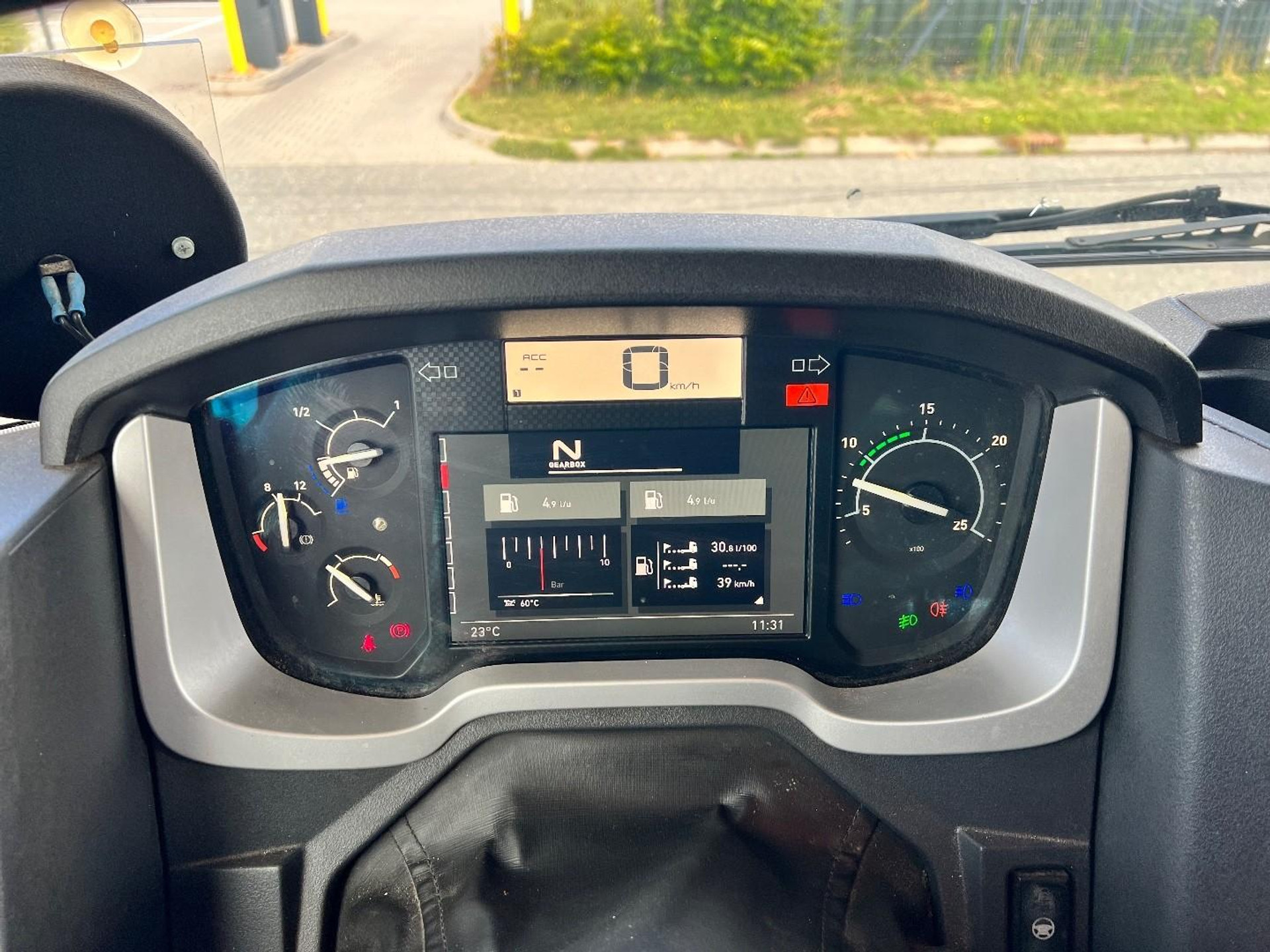 55705864-20.jpg