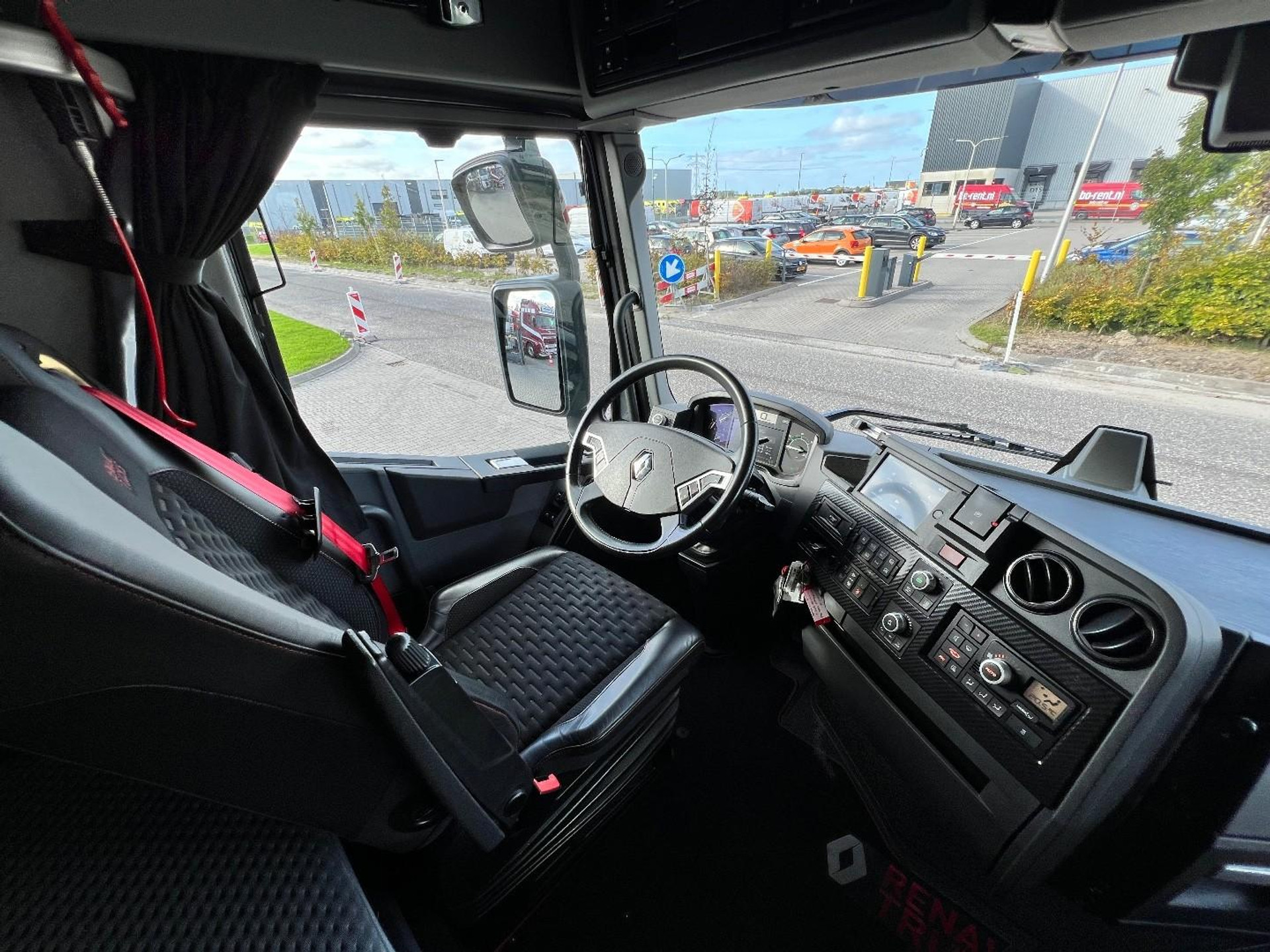 56964893-20.jpg