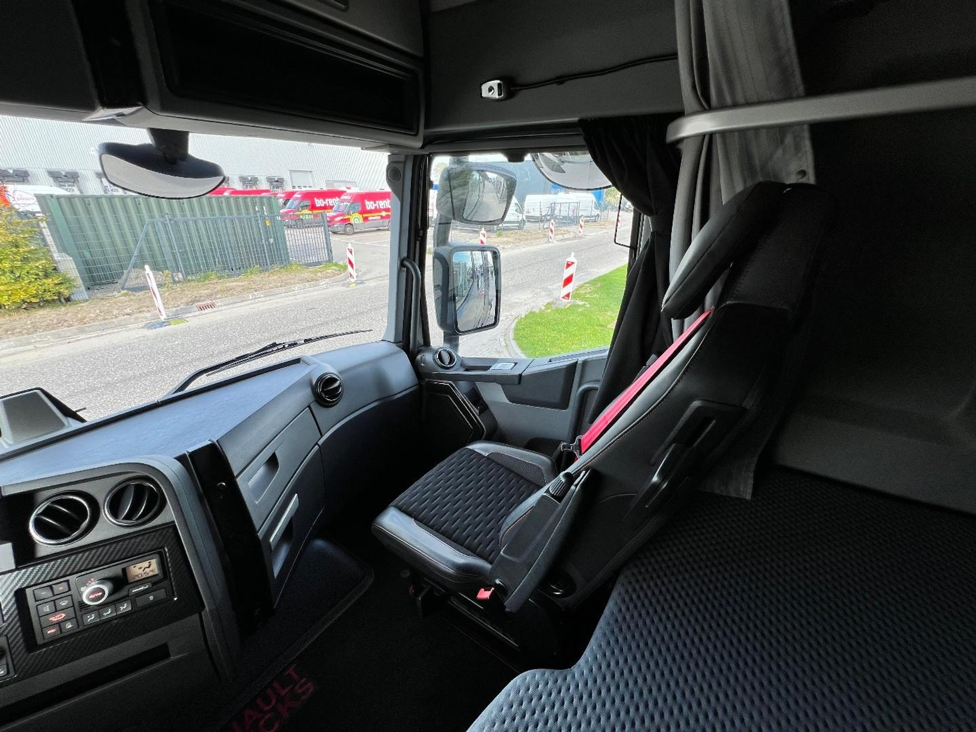 56964893-22.jpg
