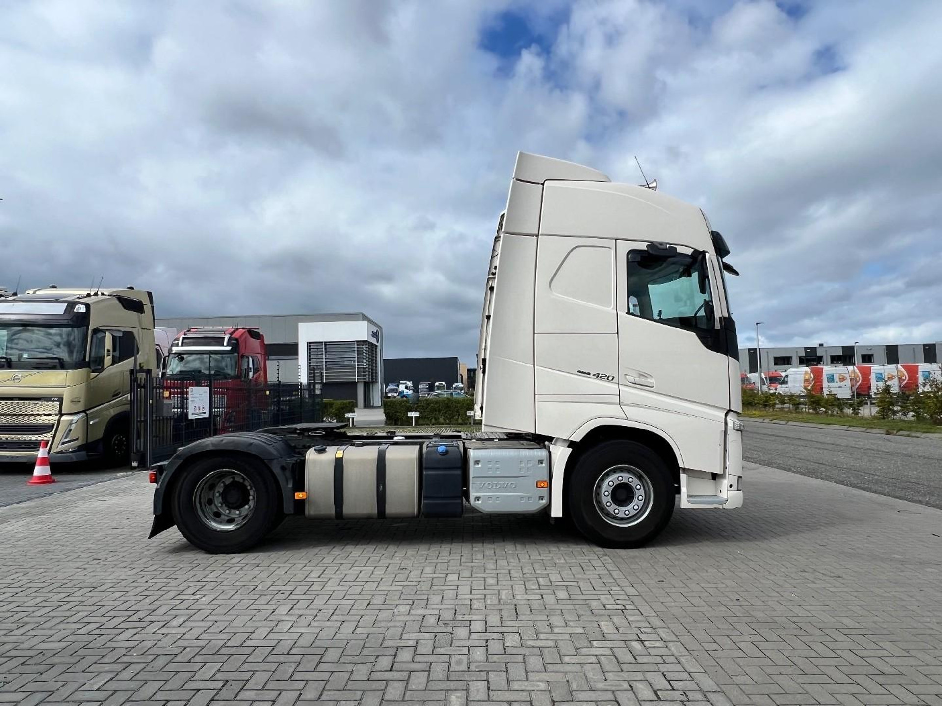 56150764-4.jpg