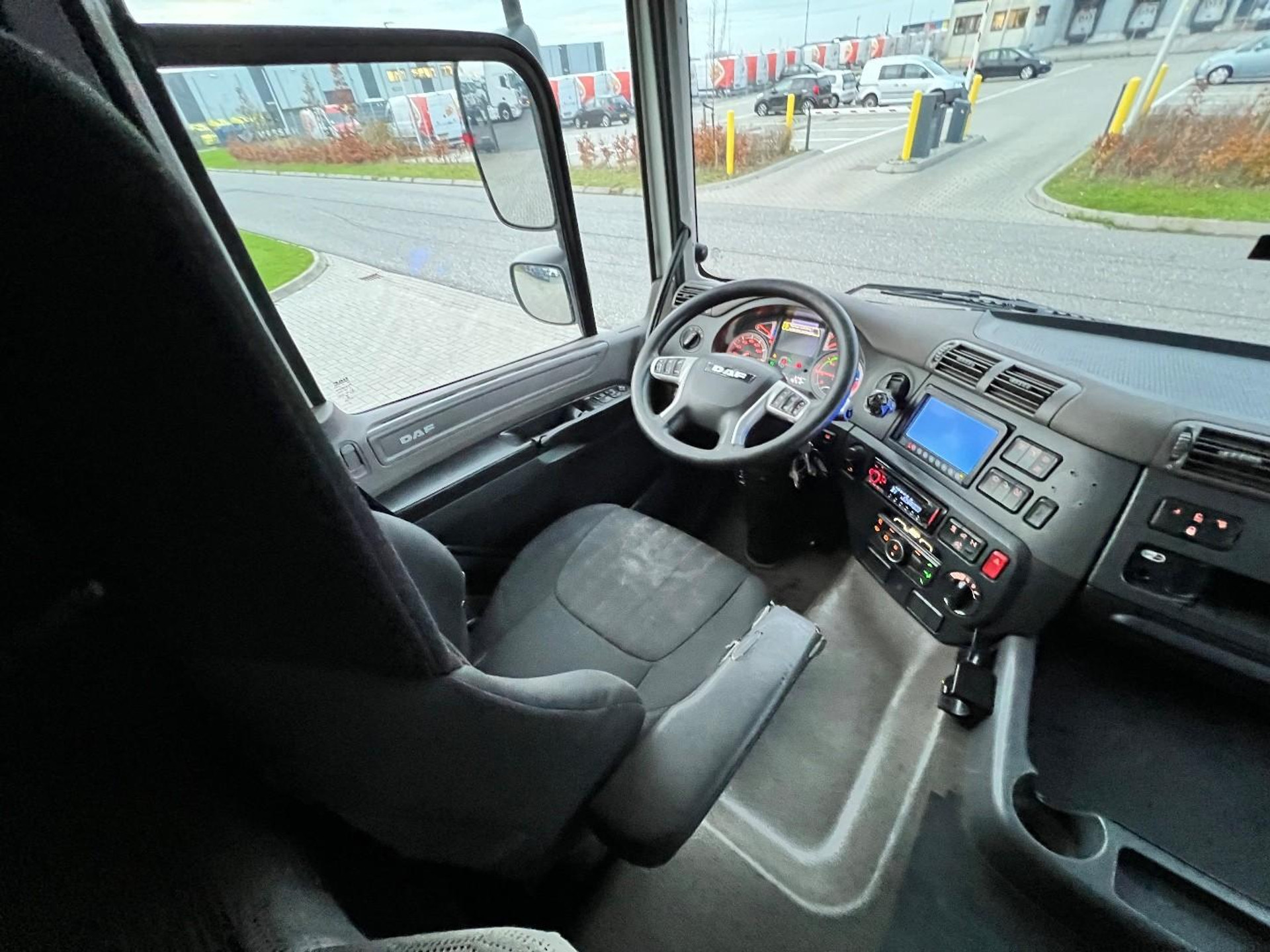49142910-21.jpg