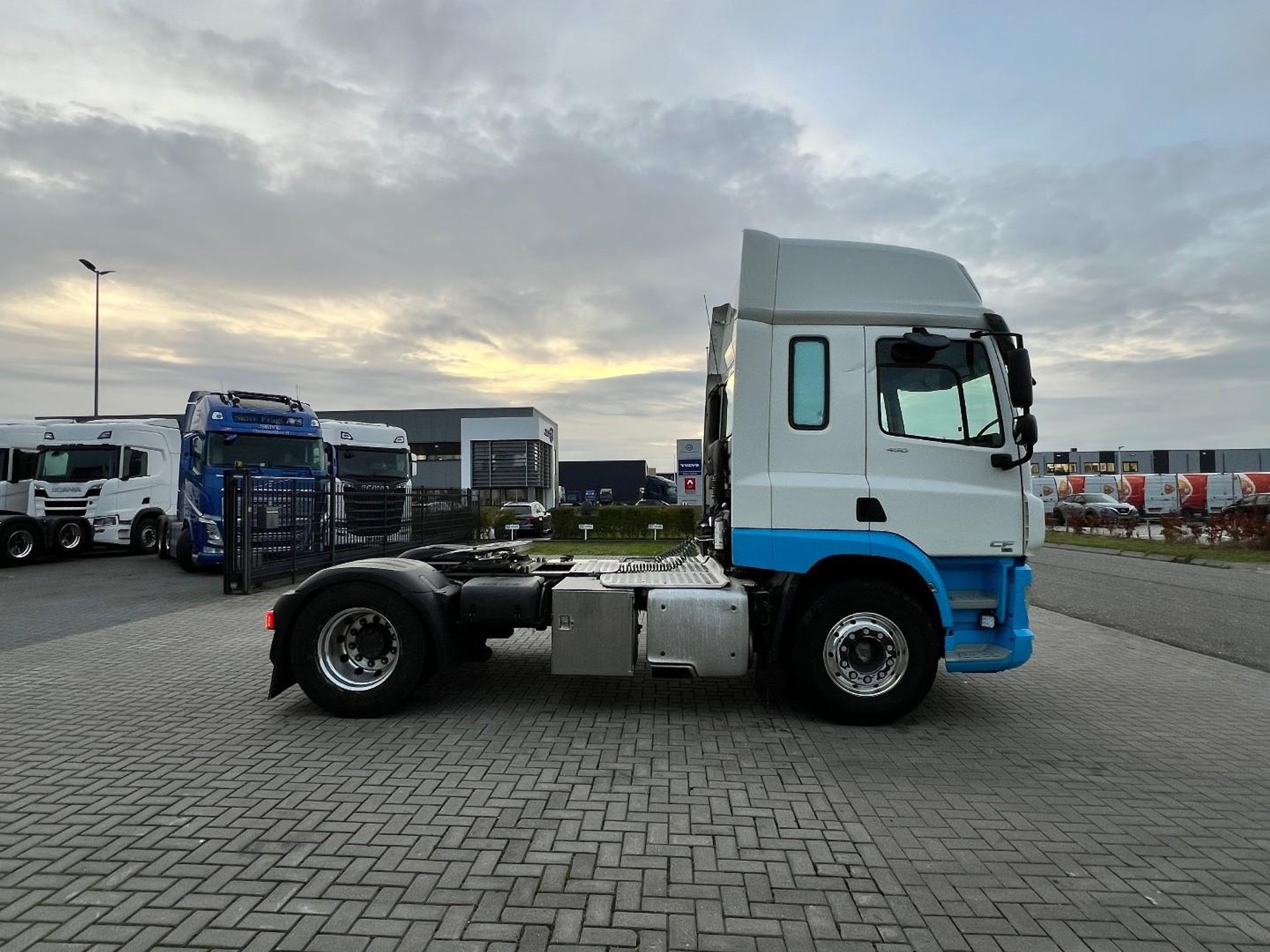 49142910-4.jpg