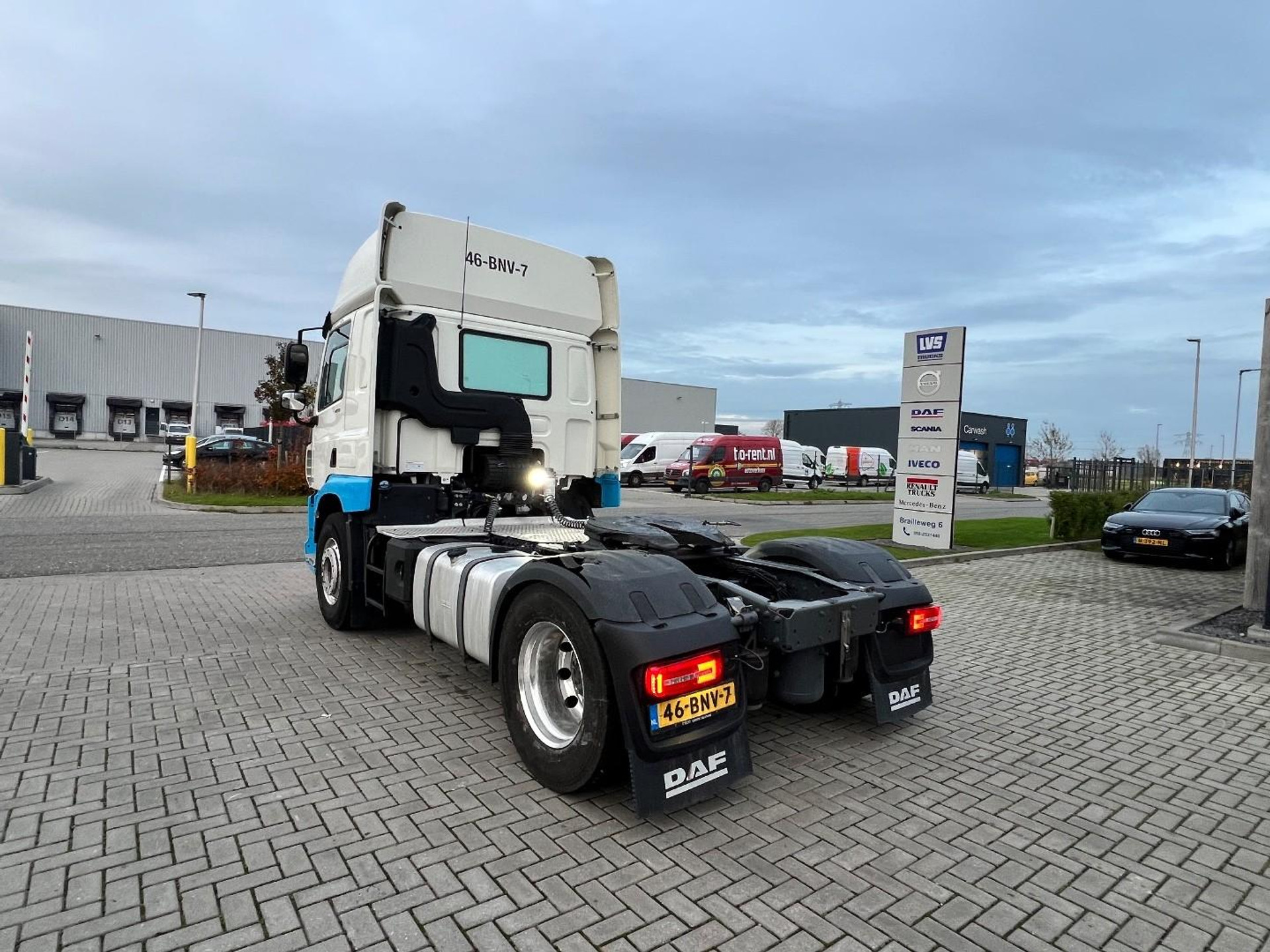 49142910-7.jpg