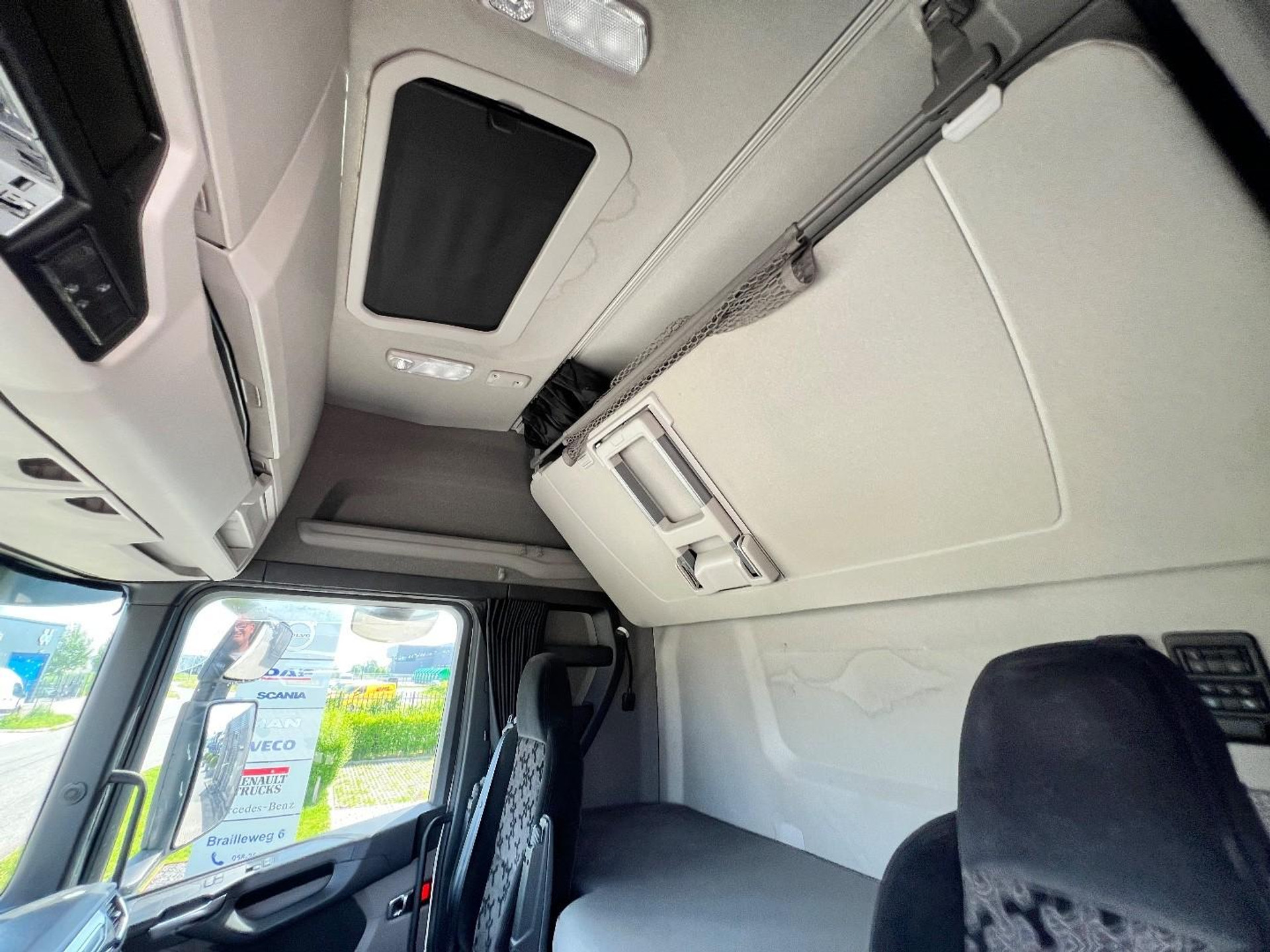 54476260-20.jpg