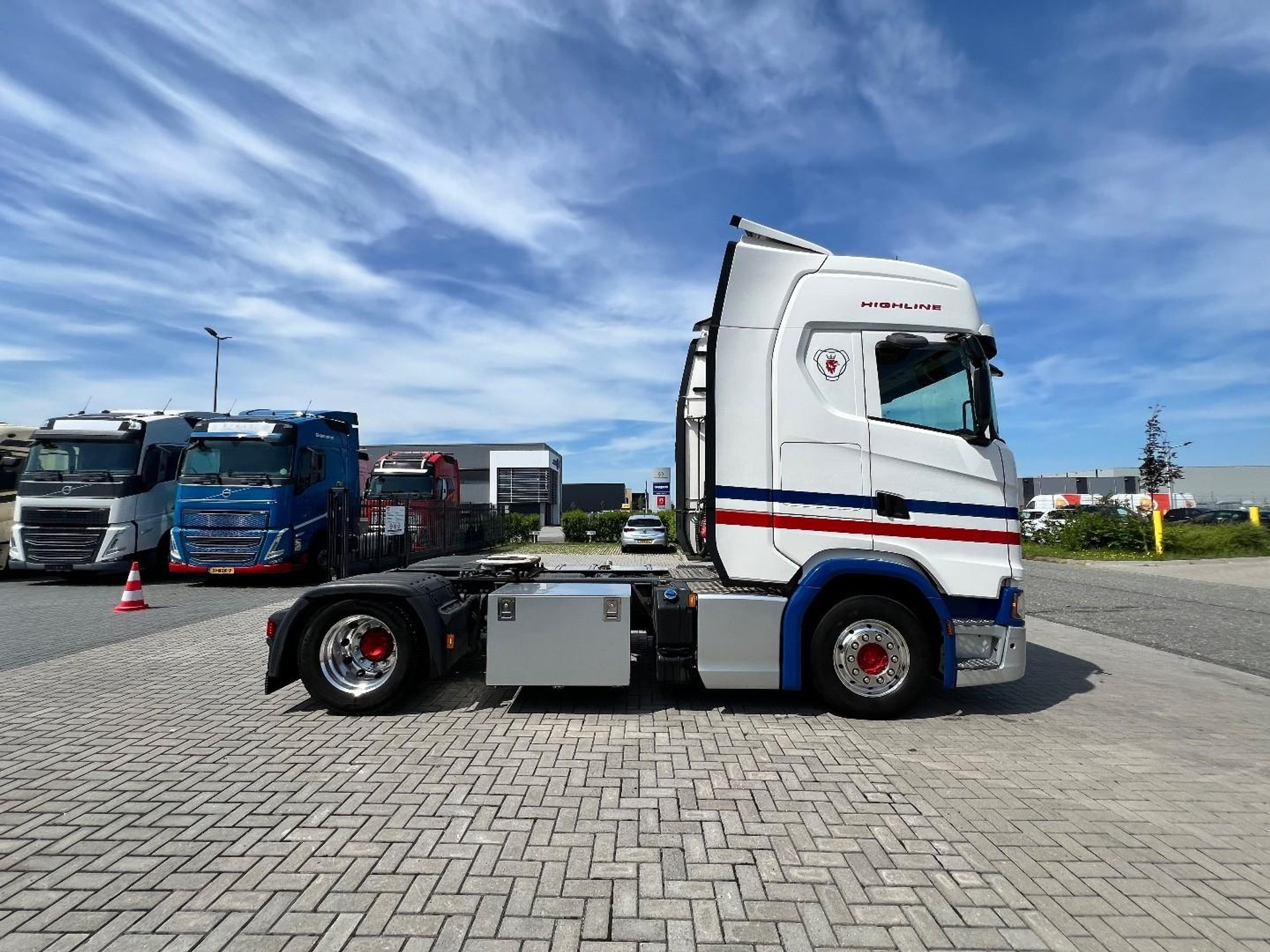 54476260-4.jpg