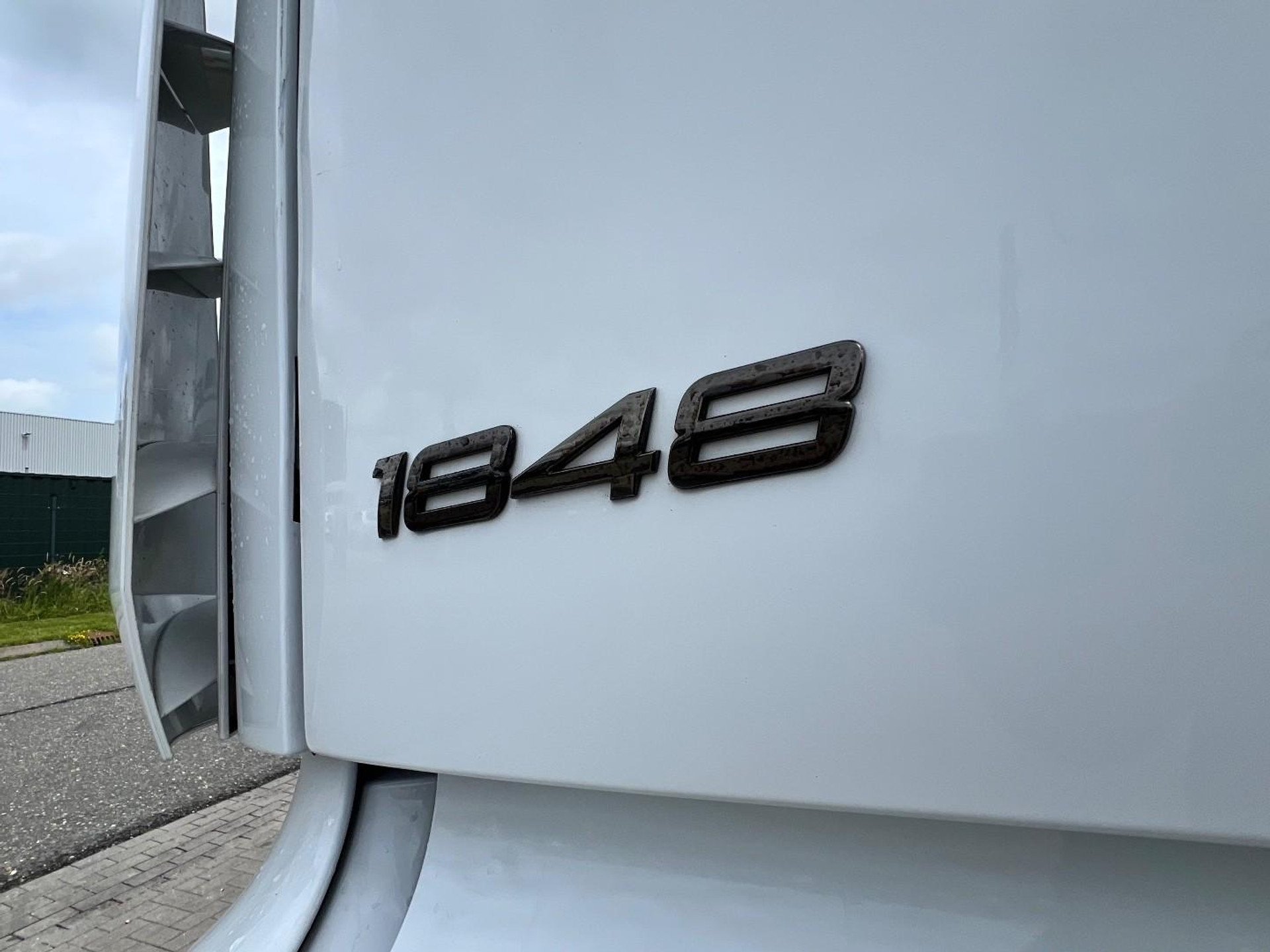 54281819-11.jpg