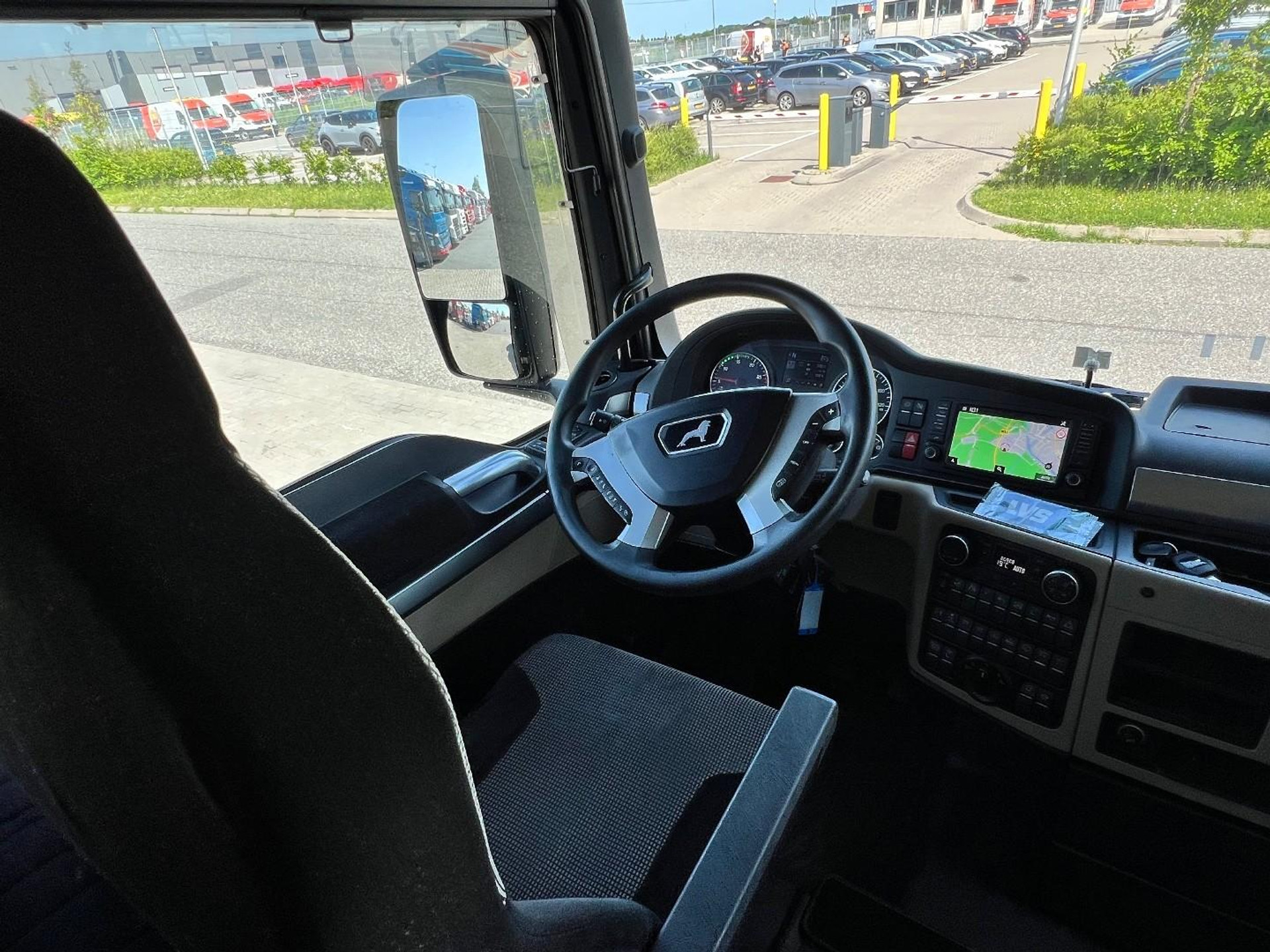 53697752-23.jpg
