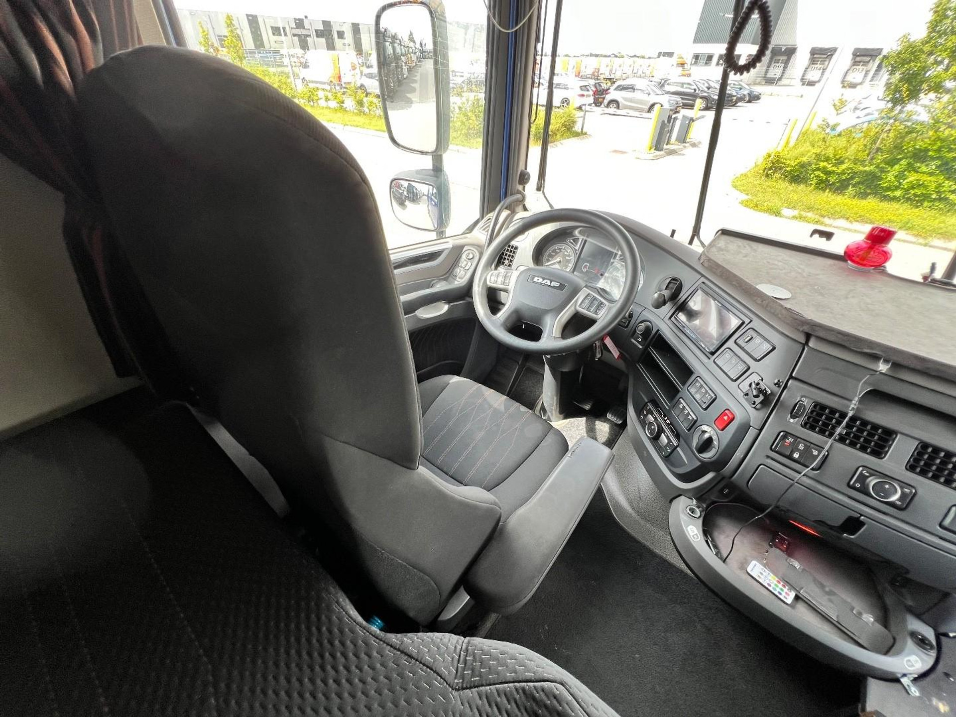 55104205-27.jpg