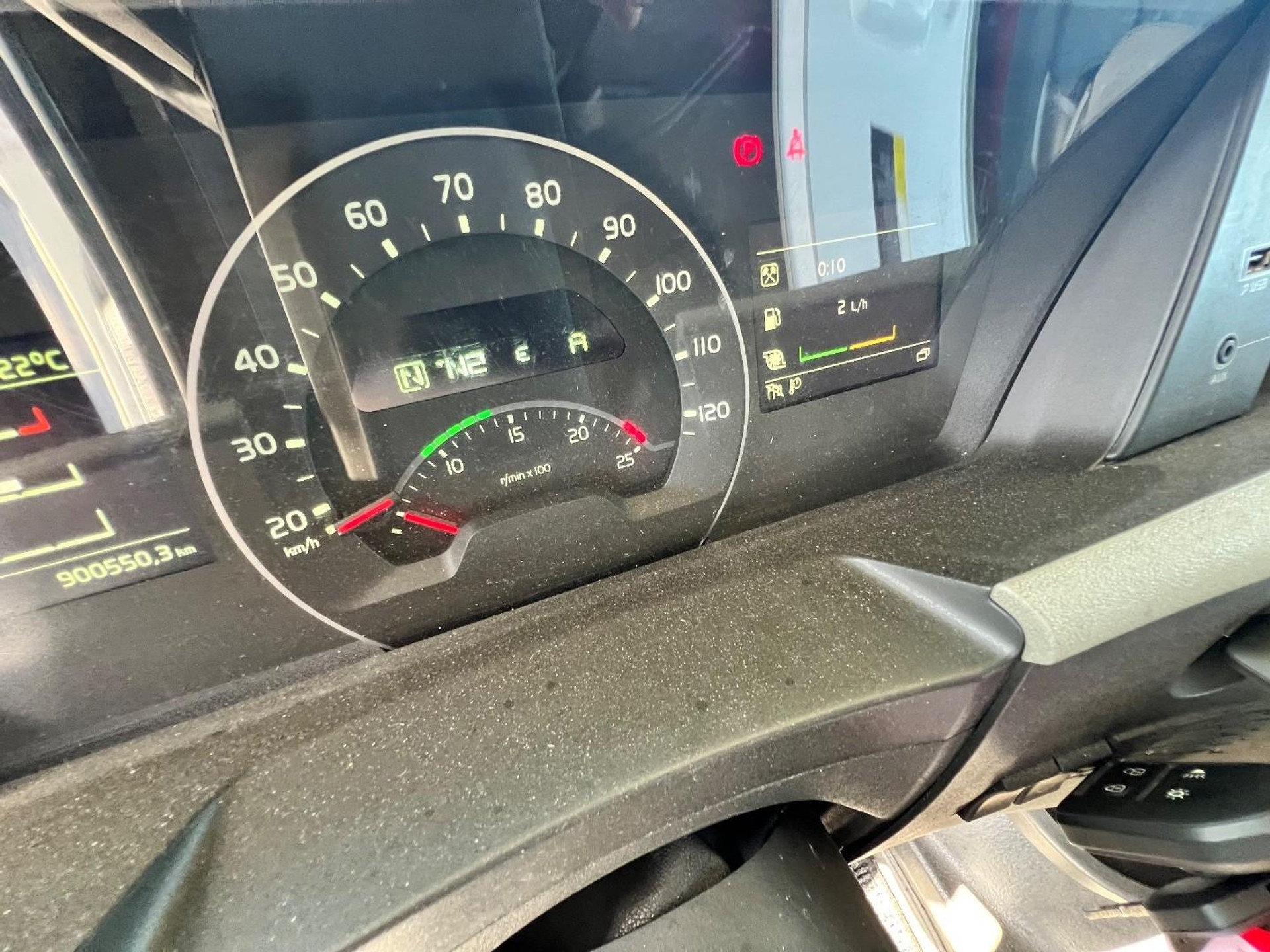 54541780-19.jpg