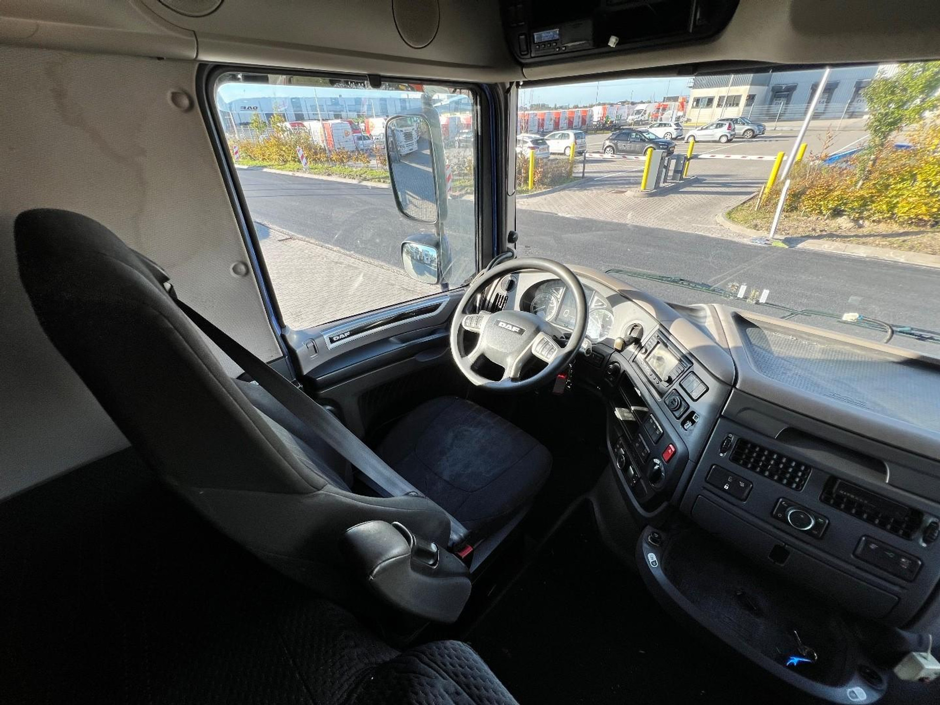 57389135-16.jpg