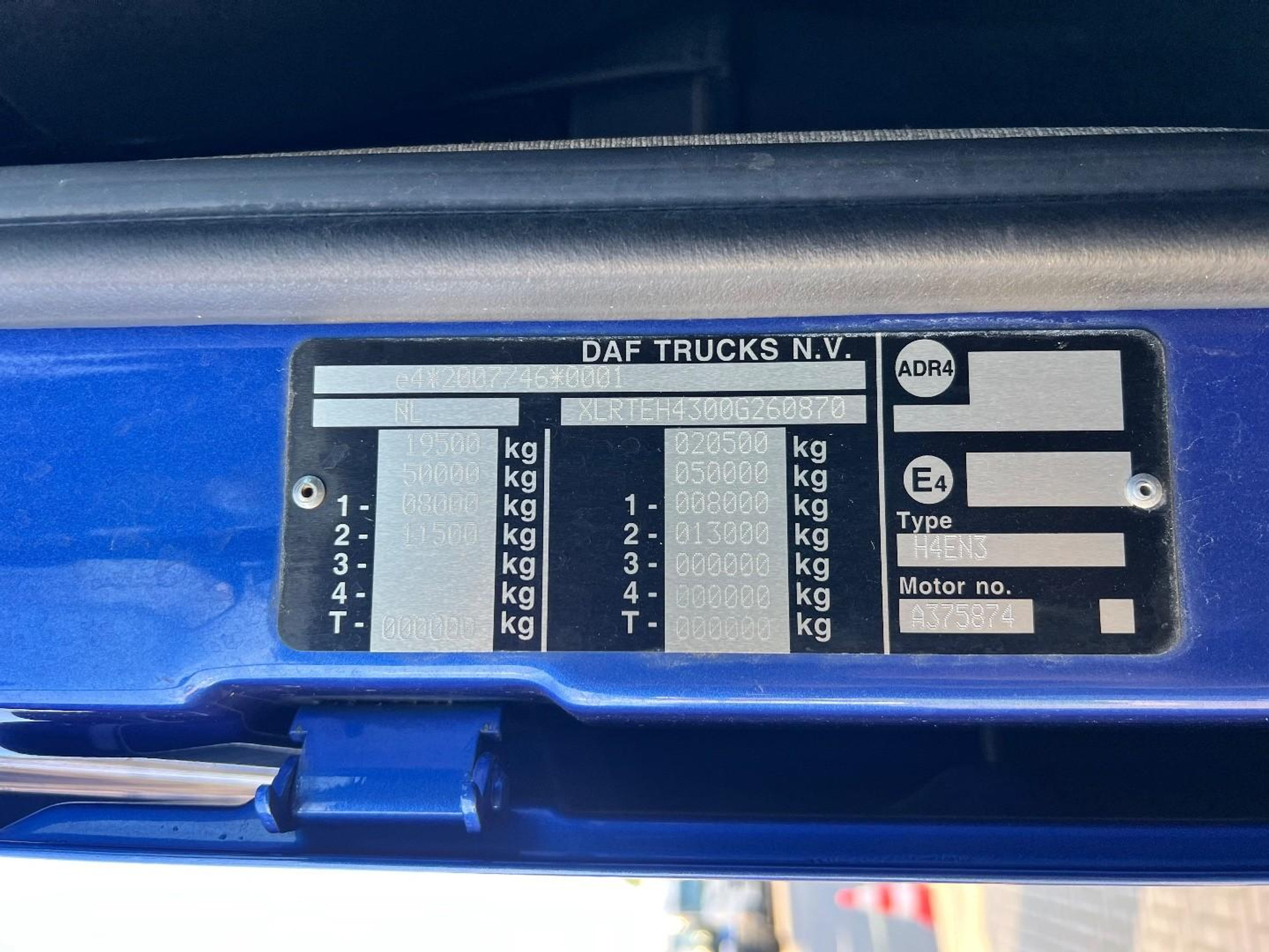57389135-19.jpg