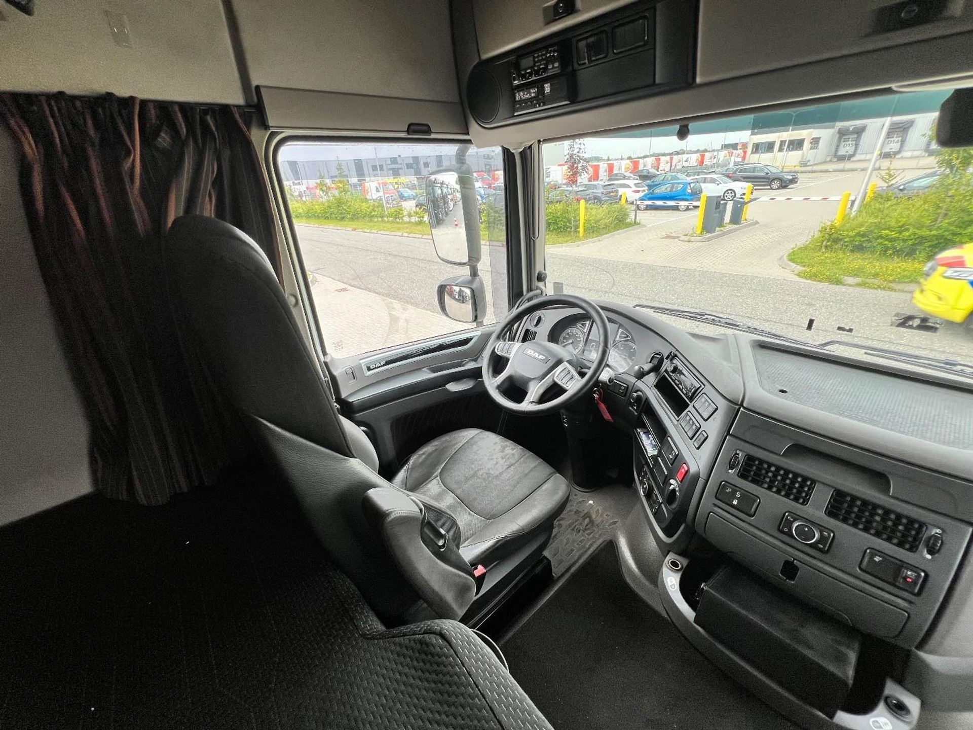 55122064-17.jpg