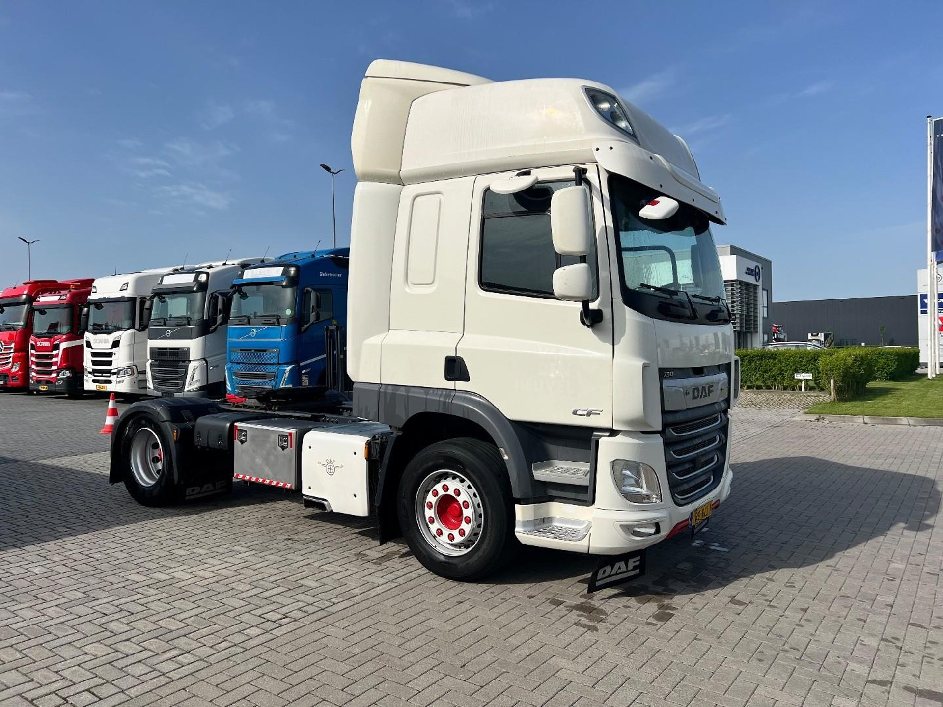 53710329-3.jpg