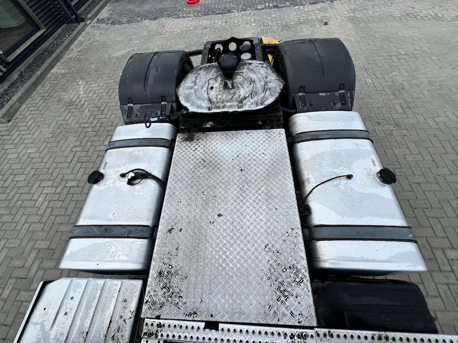 55103582-10.jpg