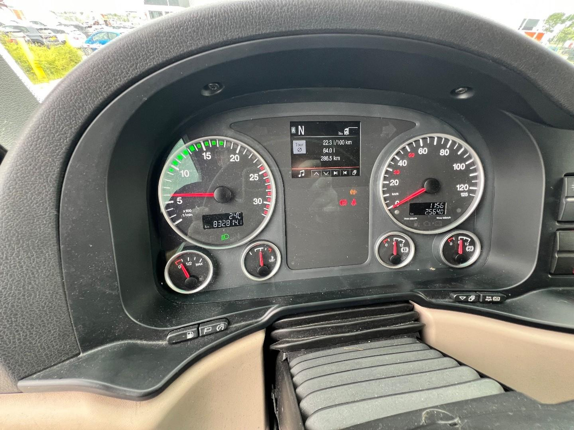 55103582-14.jpg