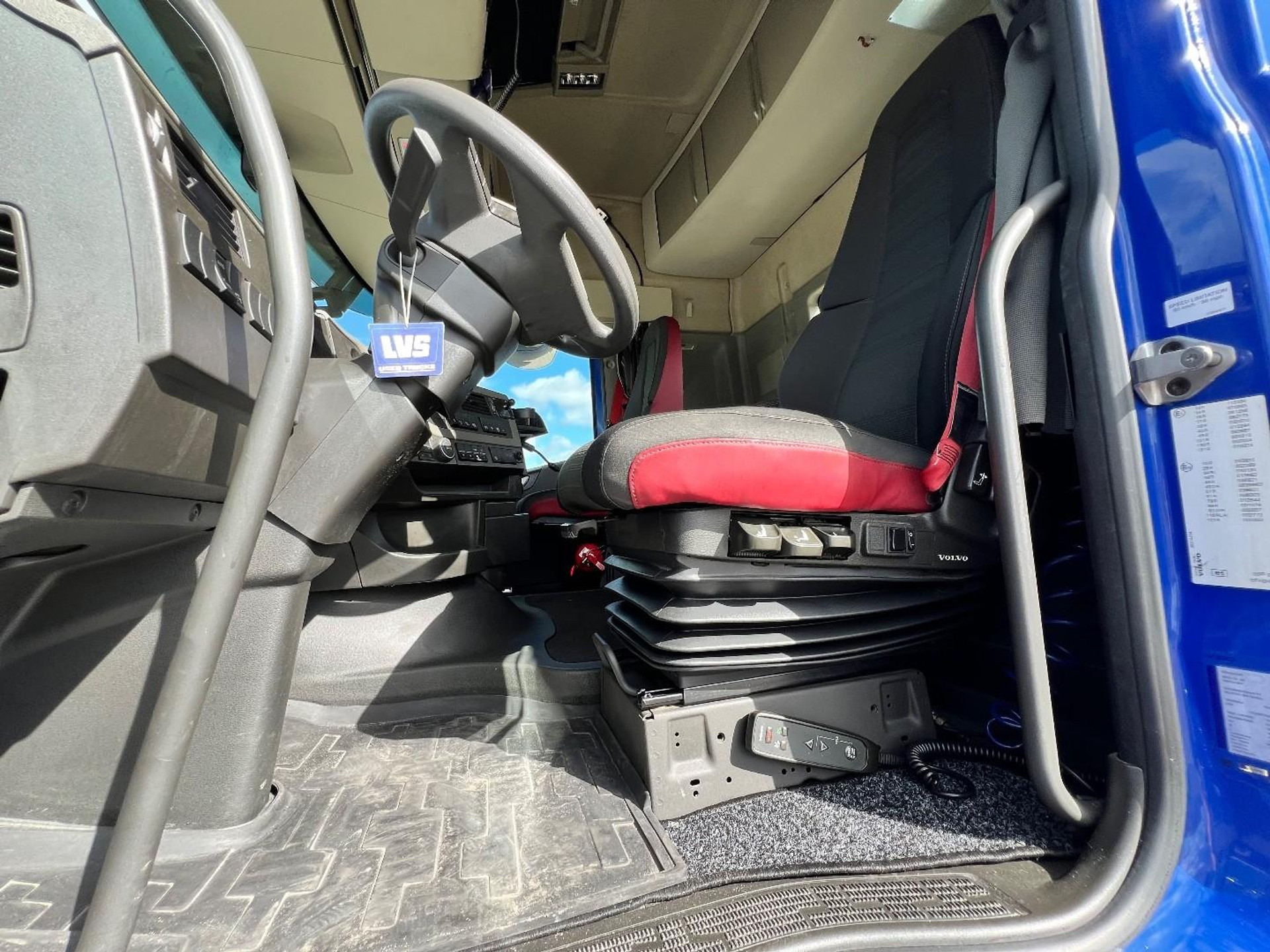 56362624-13.jpg