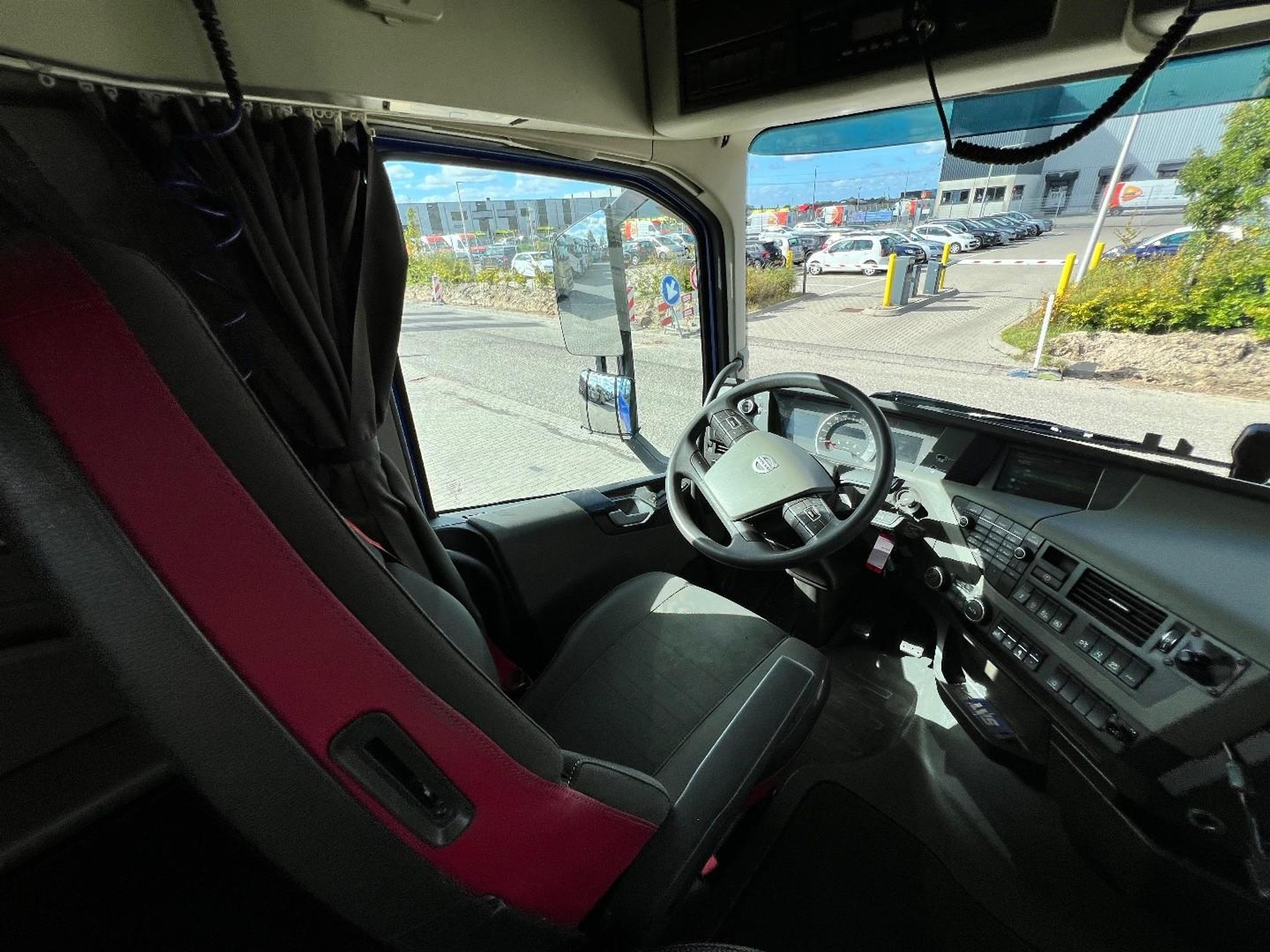 56362624-20.jpg