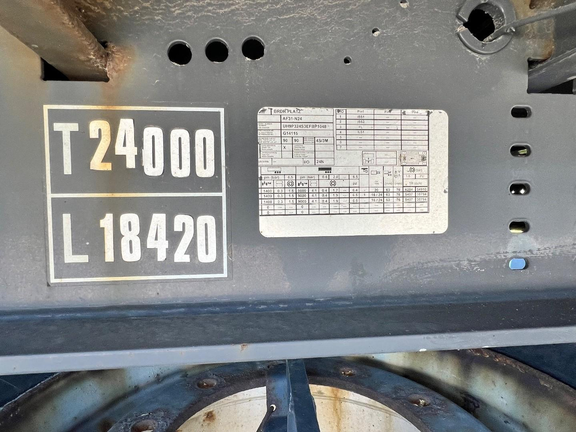 53164145-14.jpg
