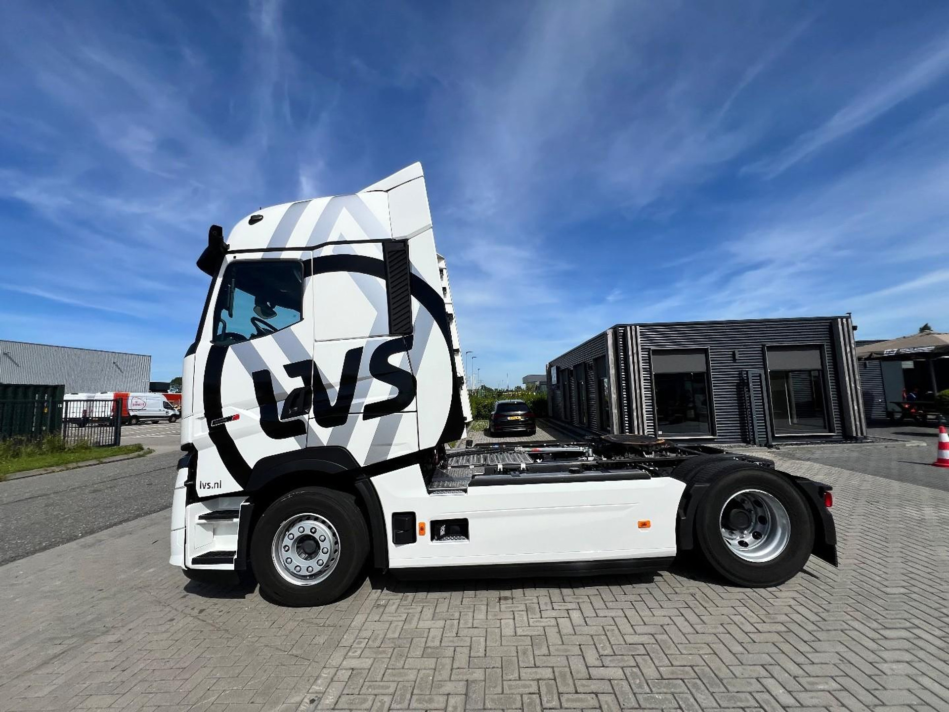 54520363-8.jpg