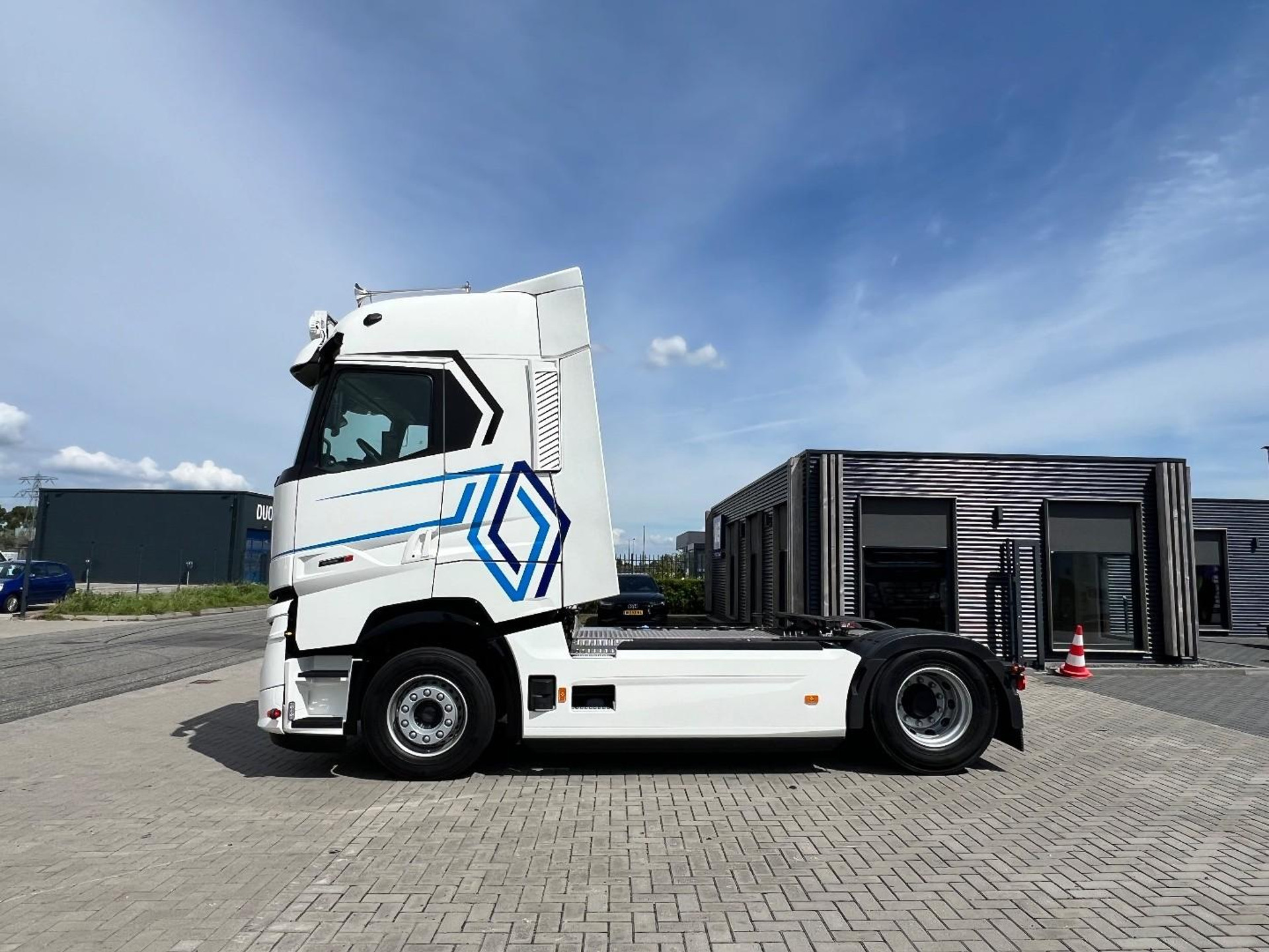 54520413-7.jpg