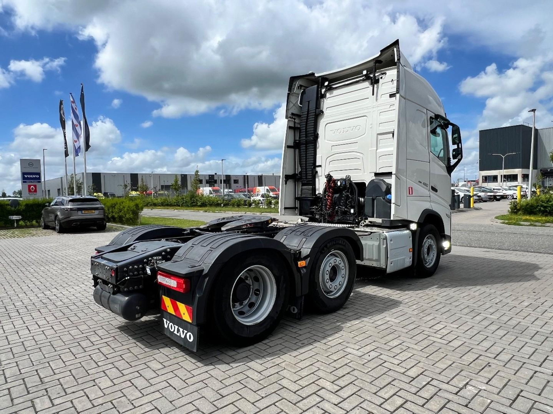 54134806-5.jpg