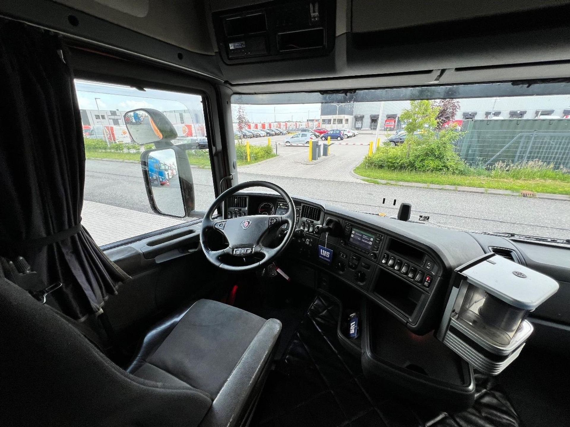 53899675-25.jpg