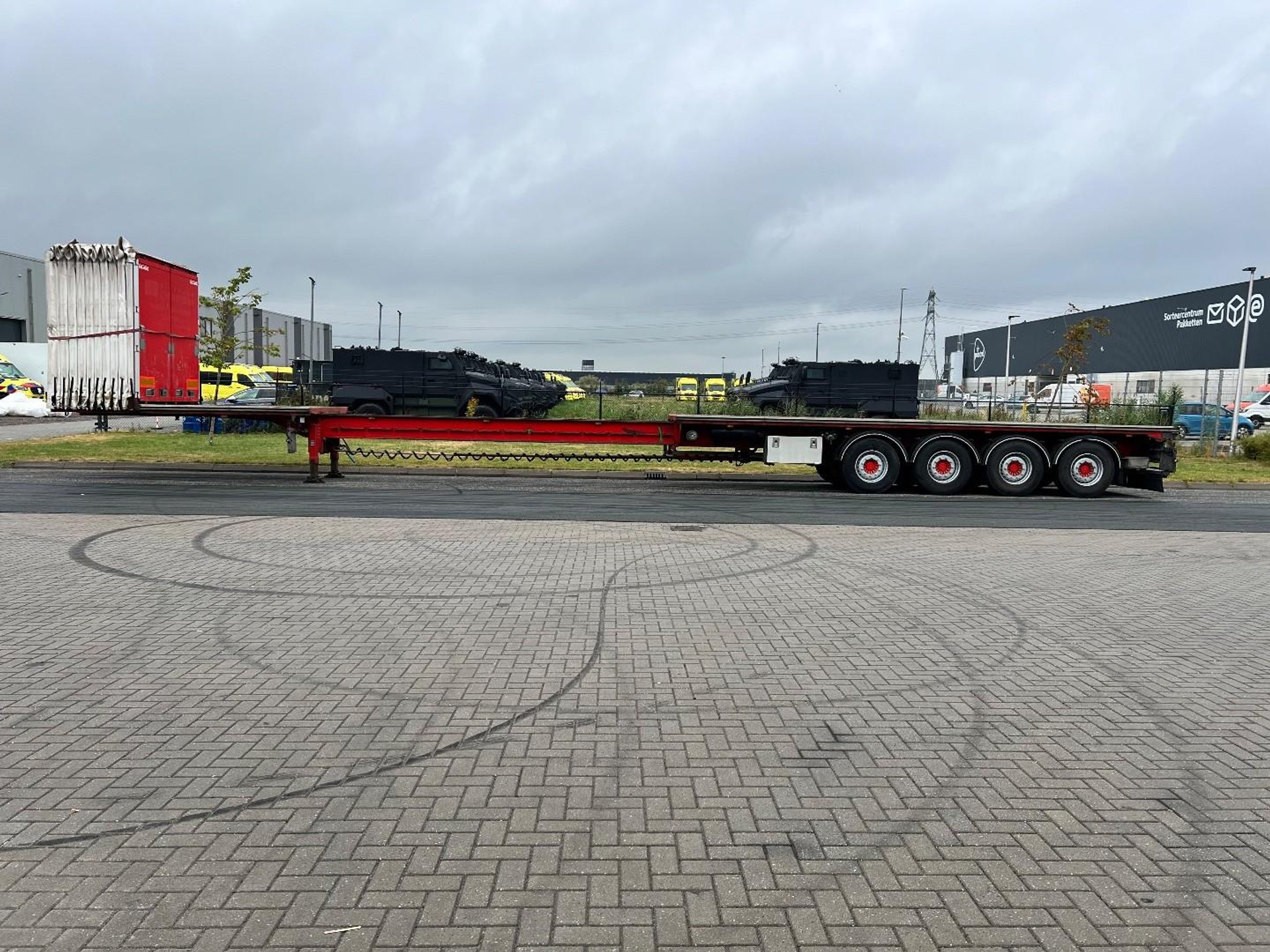56038335-42.jpg