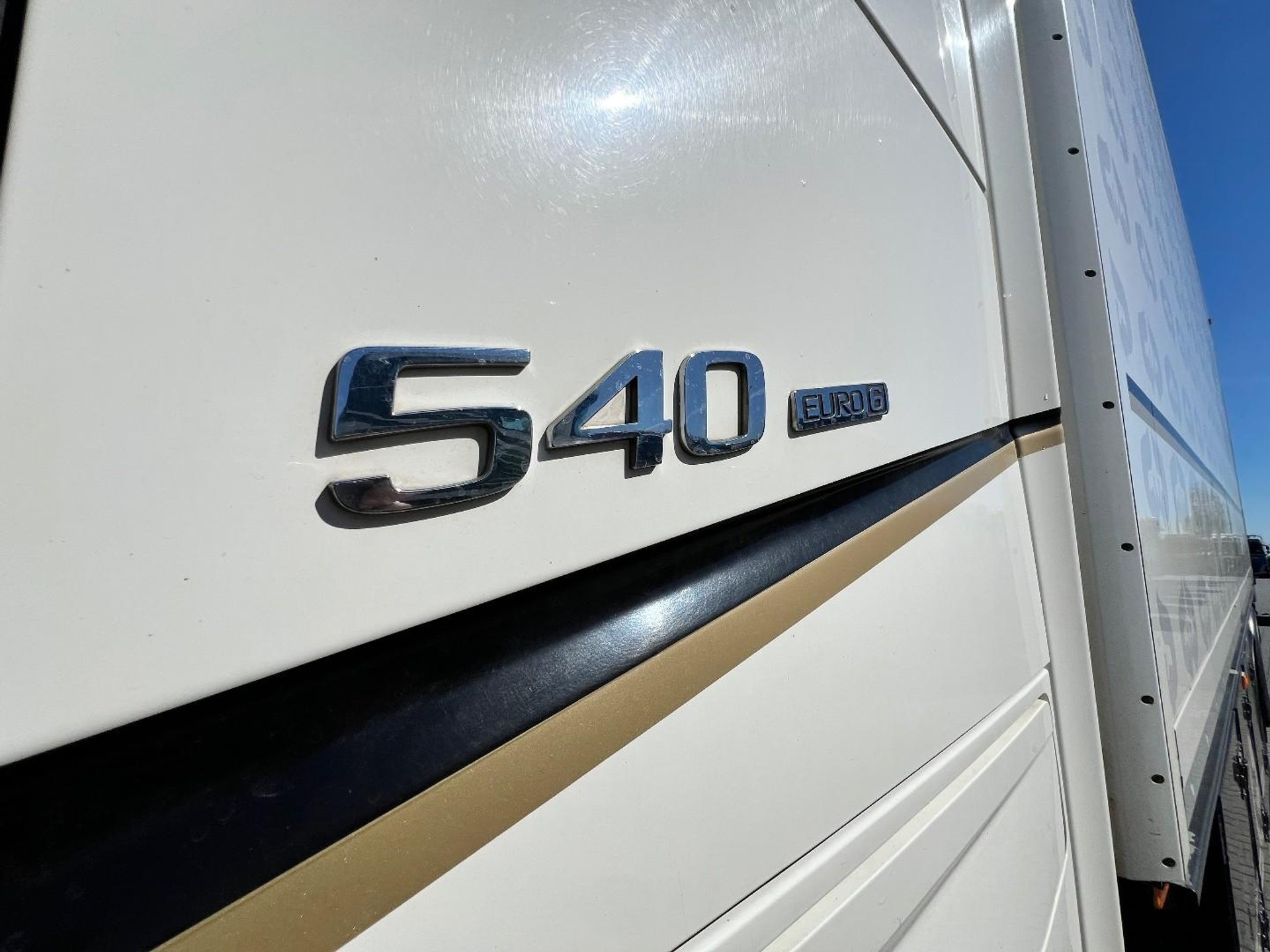 53164048-12.jpg