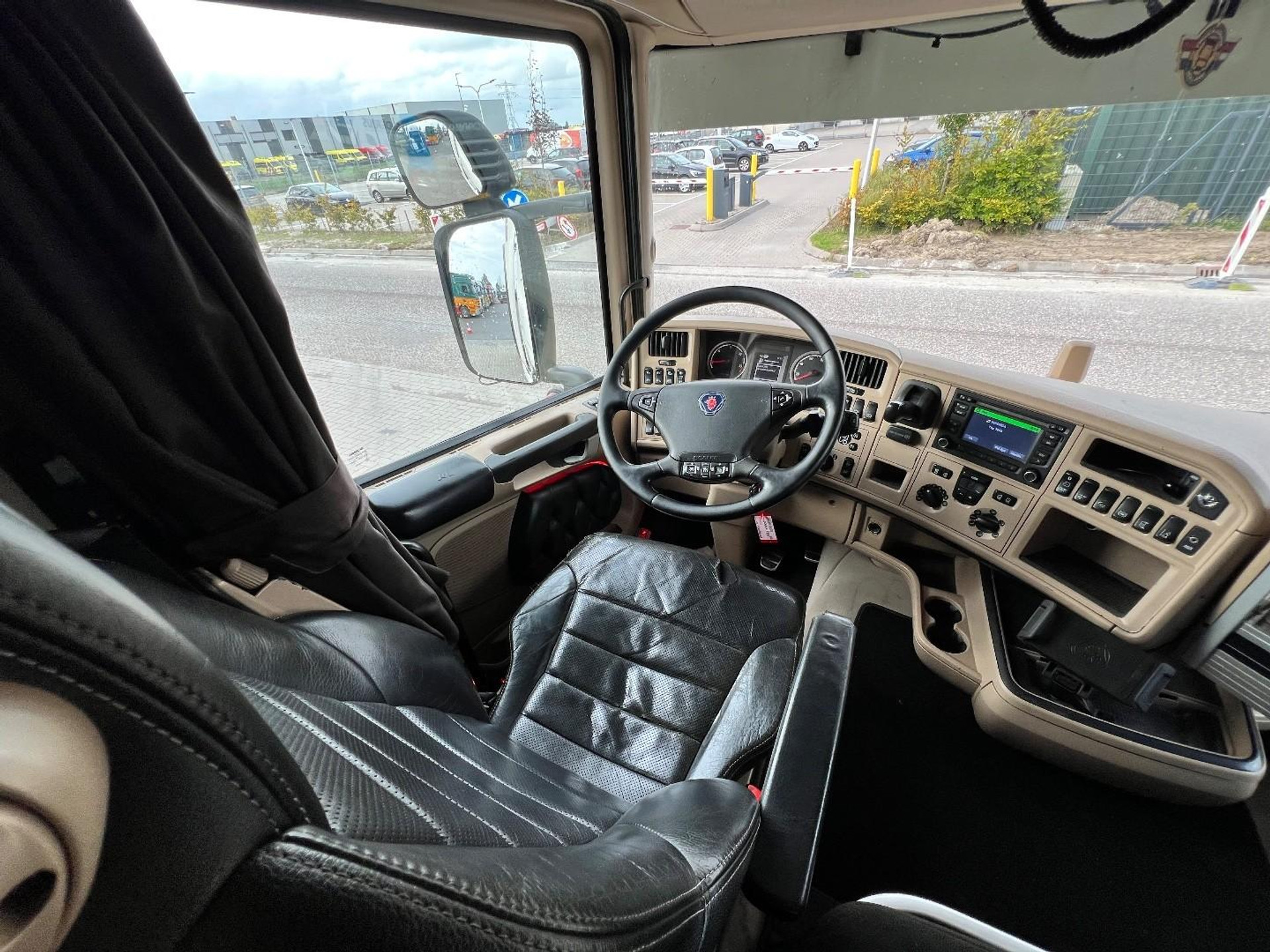 56735124-25.jpg
