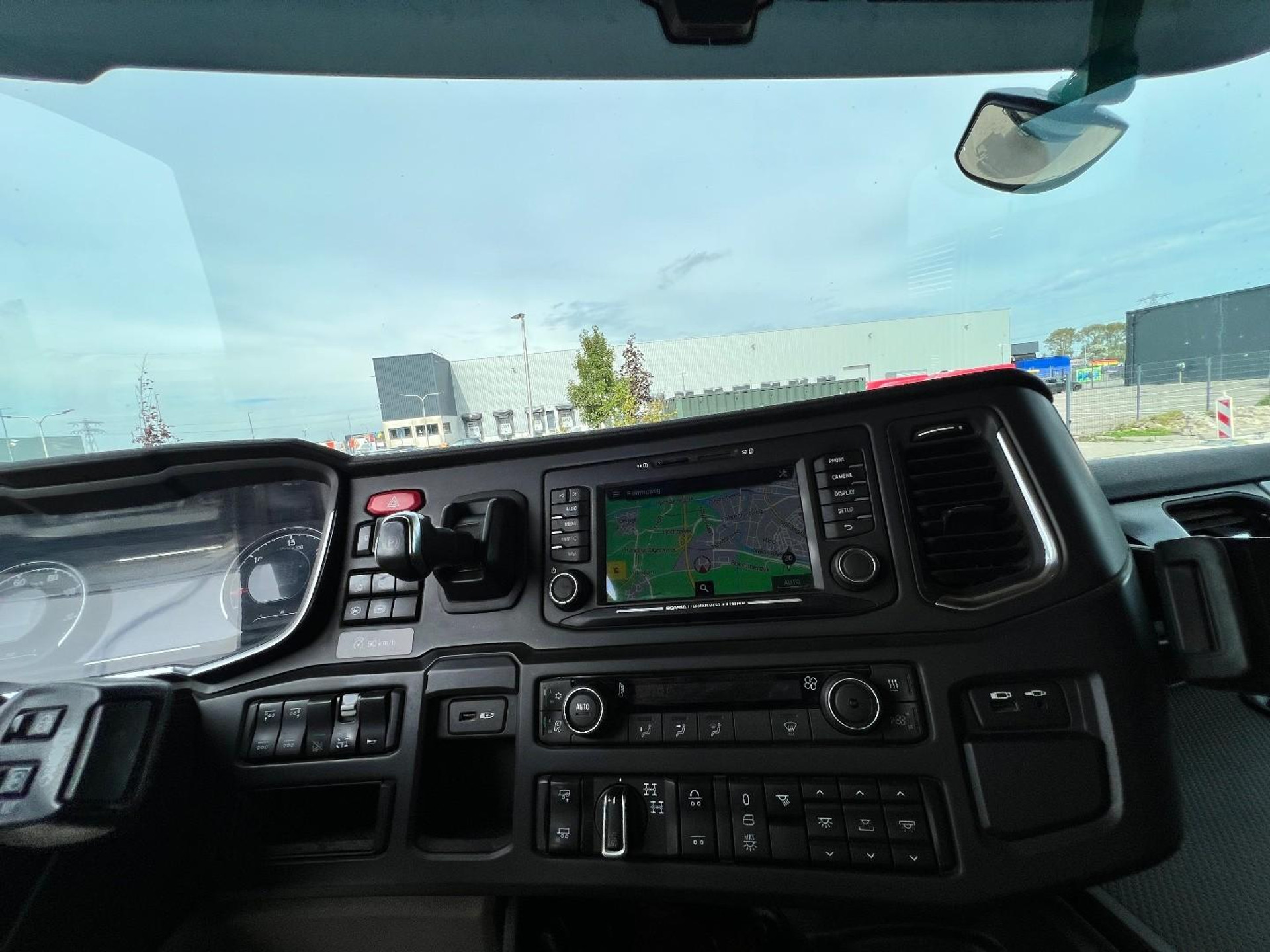 56706122-23.jpg