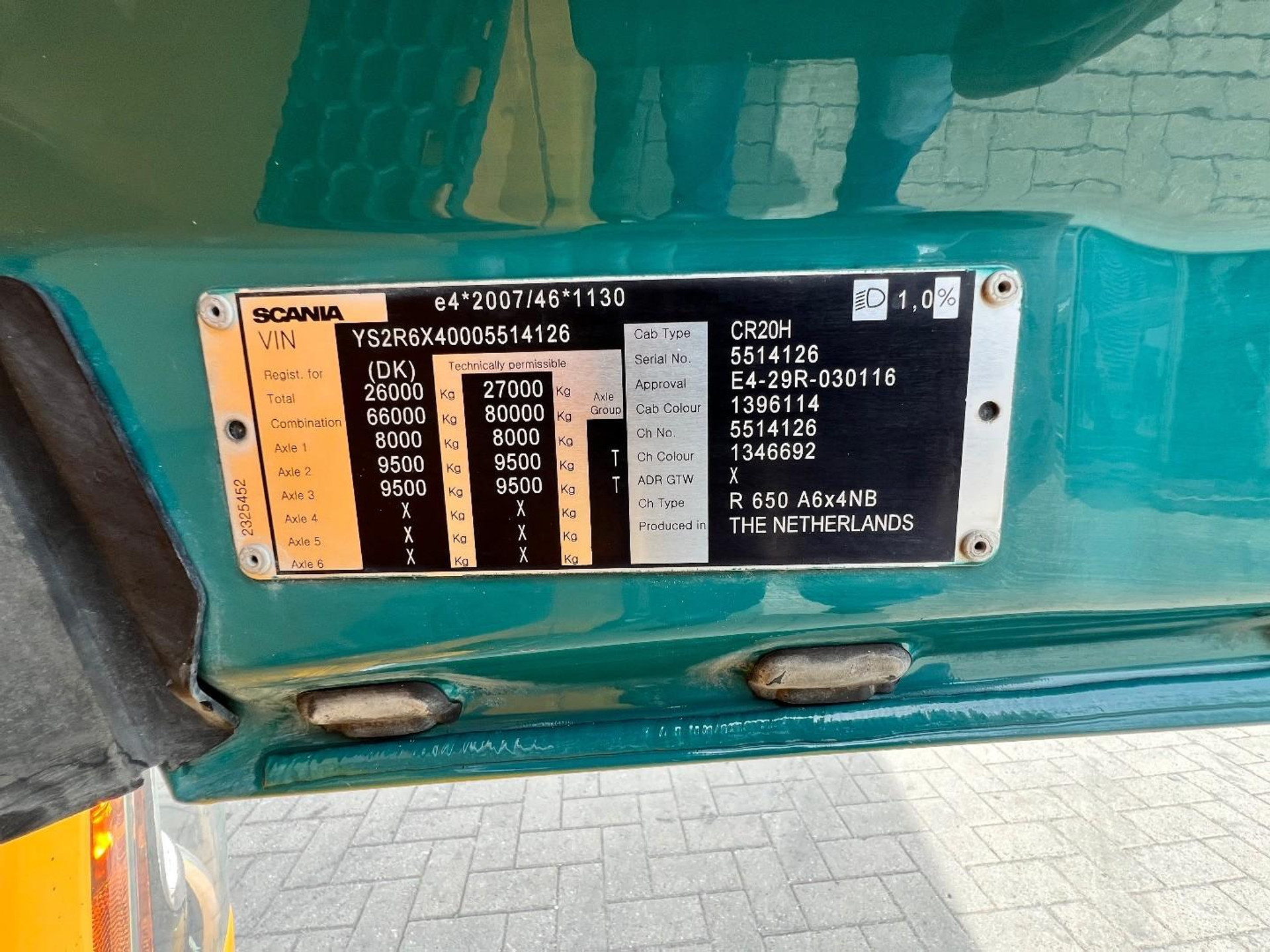 56706122-27.jpg
