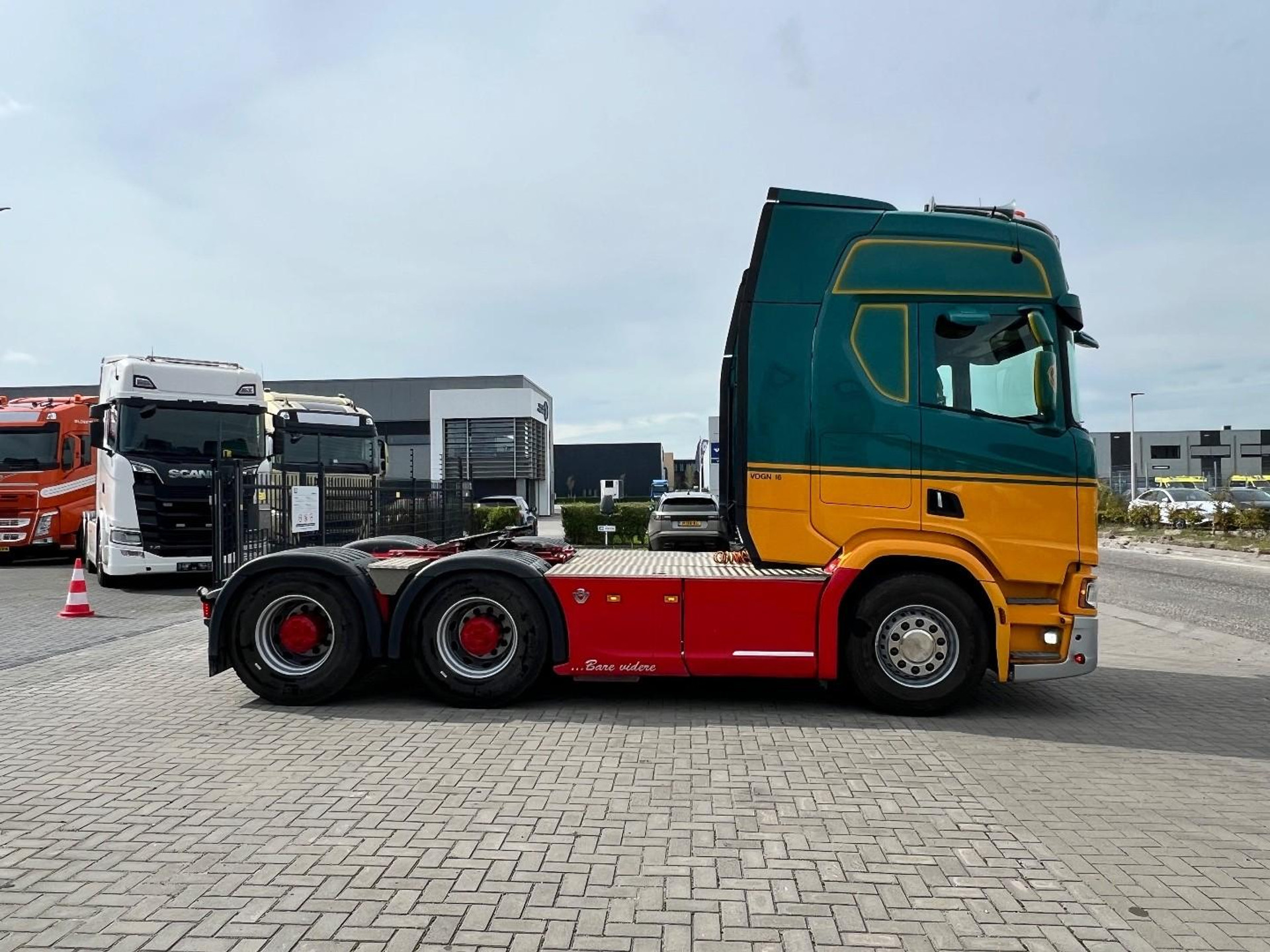 56706122-4.jpg