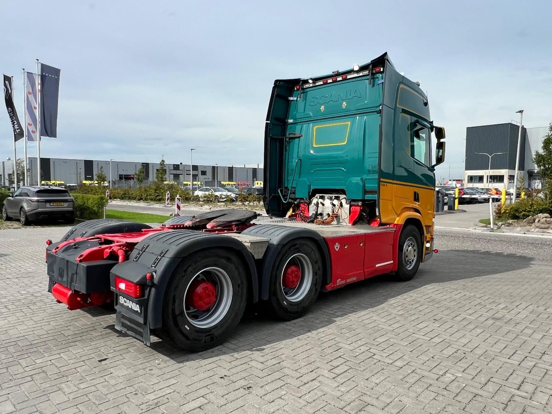 56706122-5.jpg