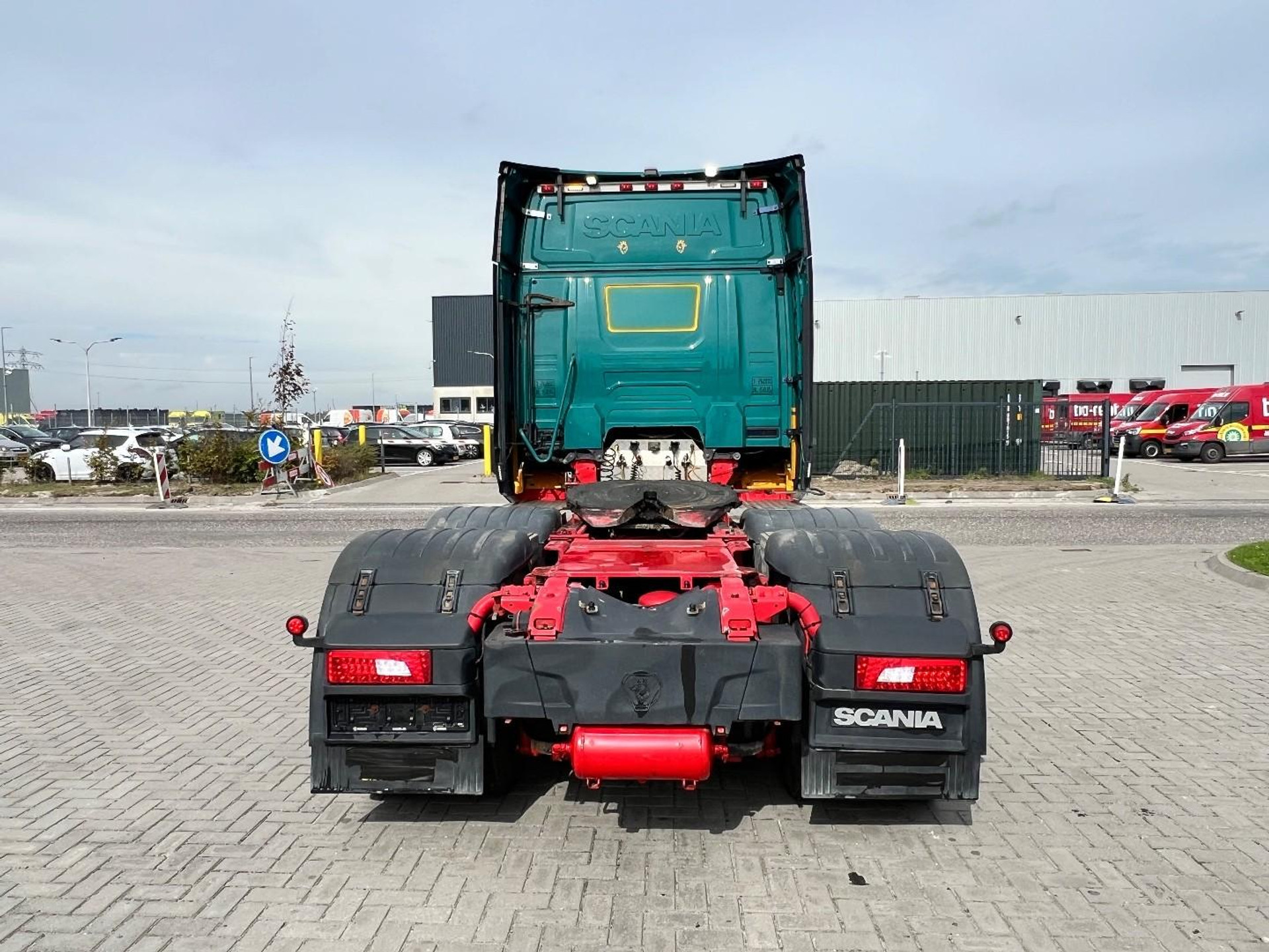 56706122-6.jpg