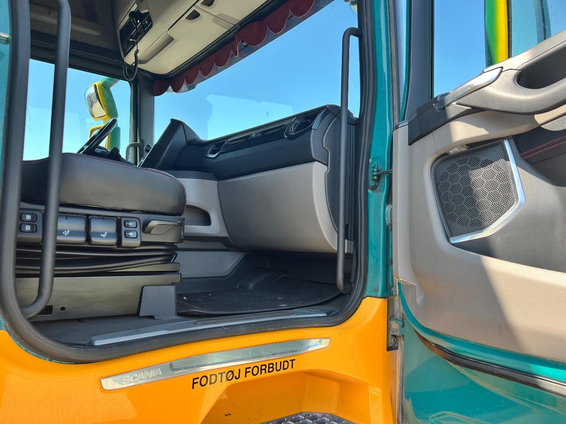 55524729-30.jpg