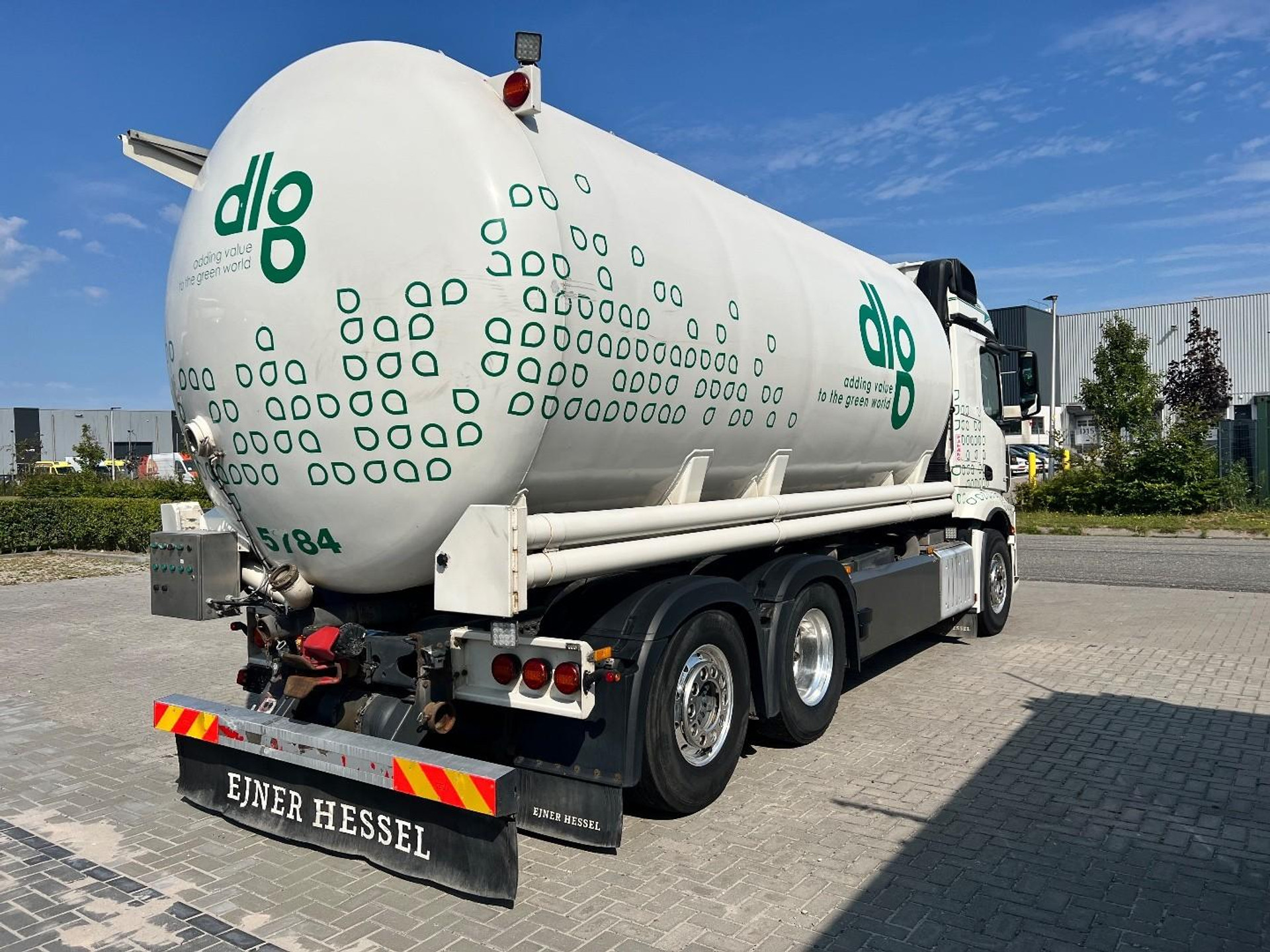 55626726-5.jpg