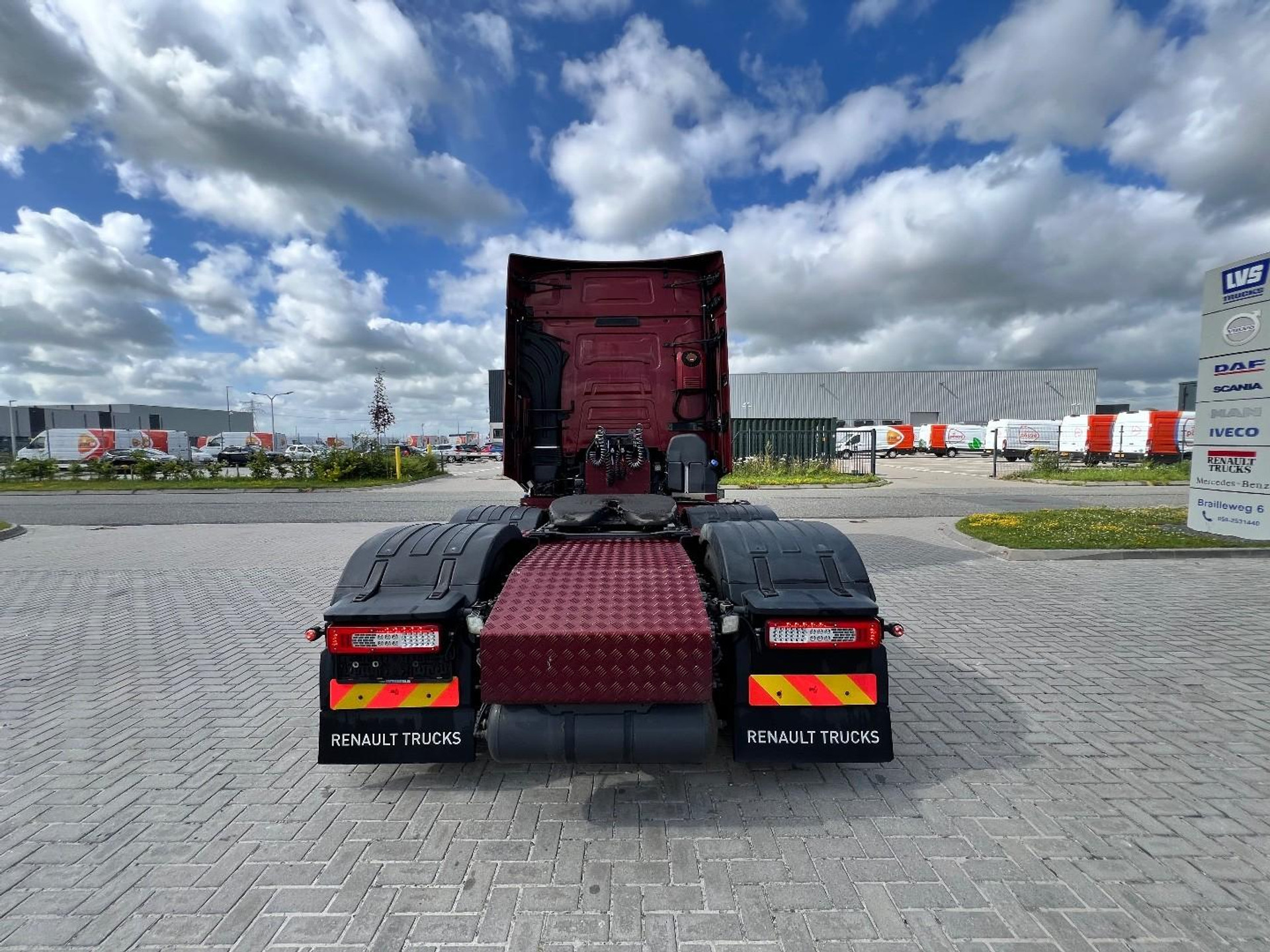 54825101-6.jpg