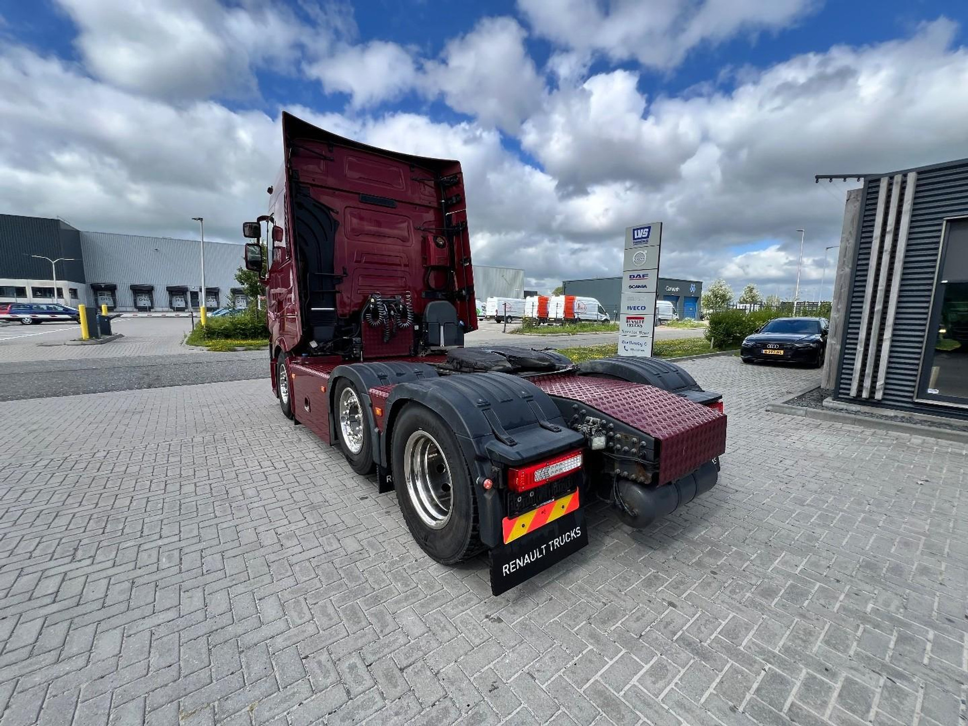 54825101-7.jpg
