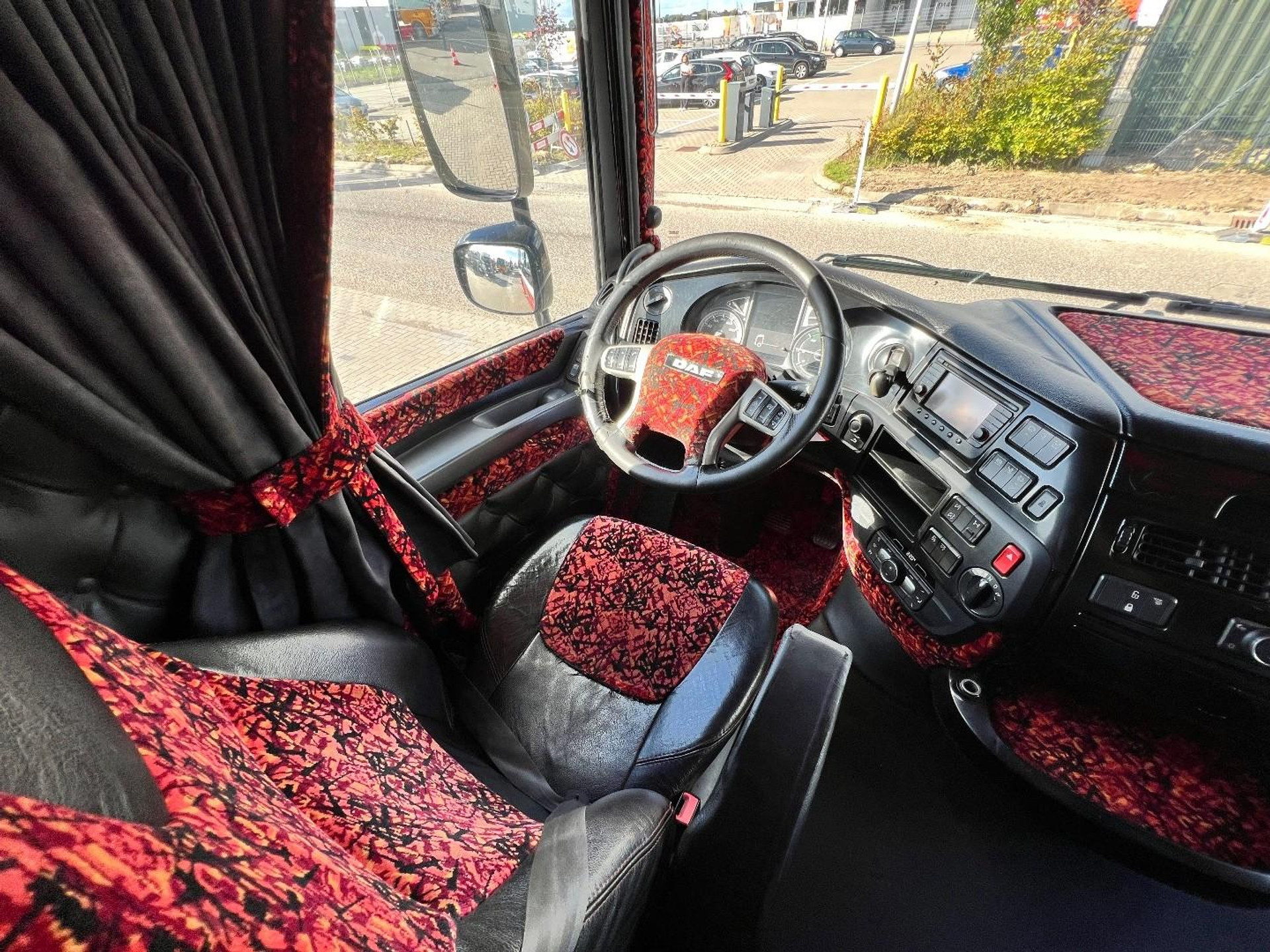 55522794-41.jpg