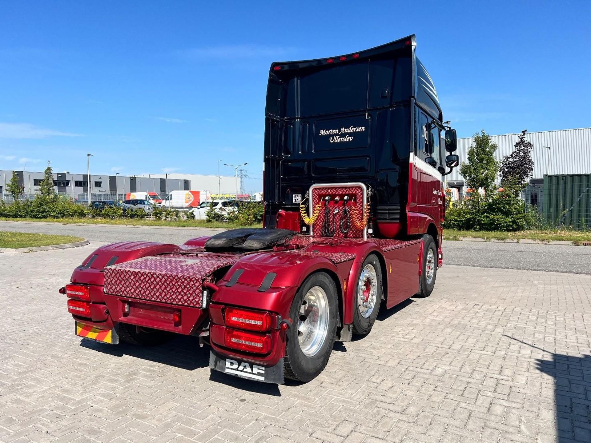 55522794-6.jpg