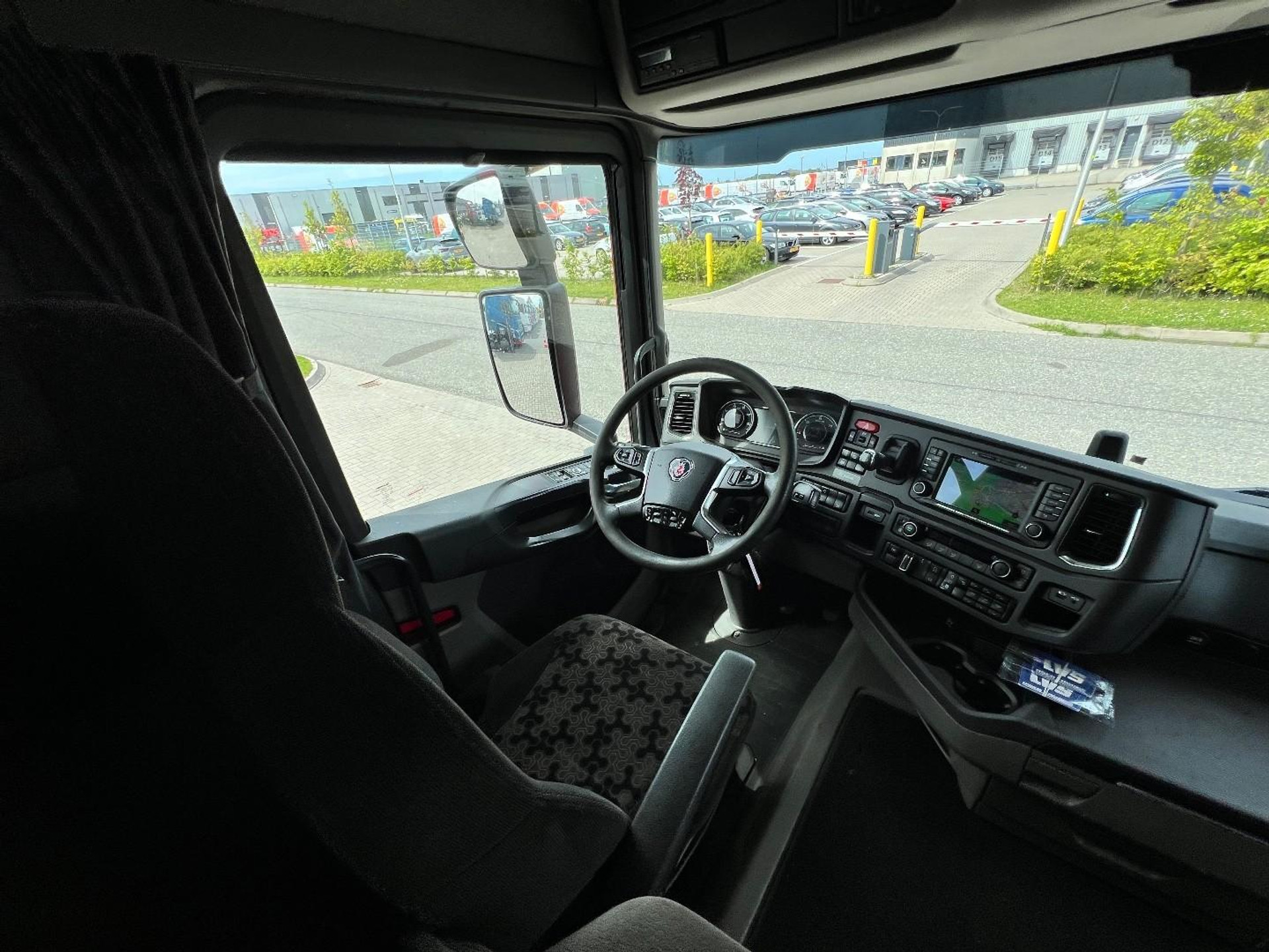 53288325-26.jpg
