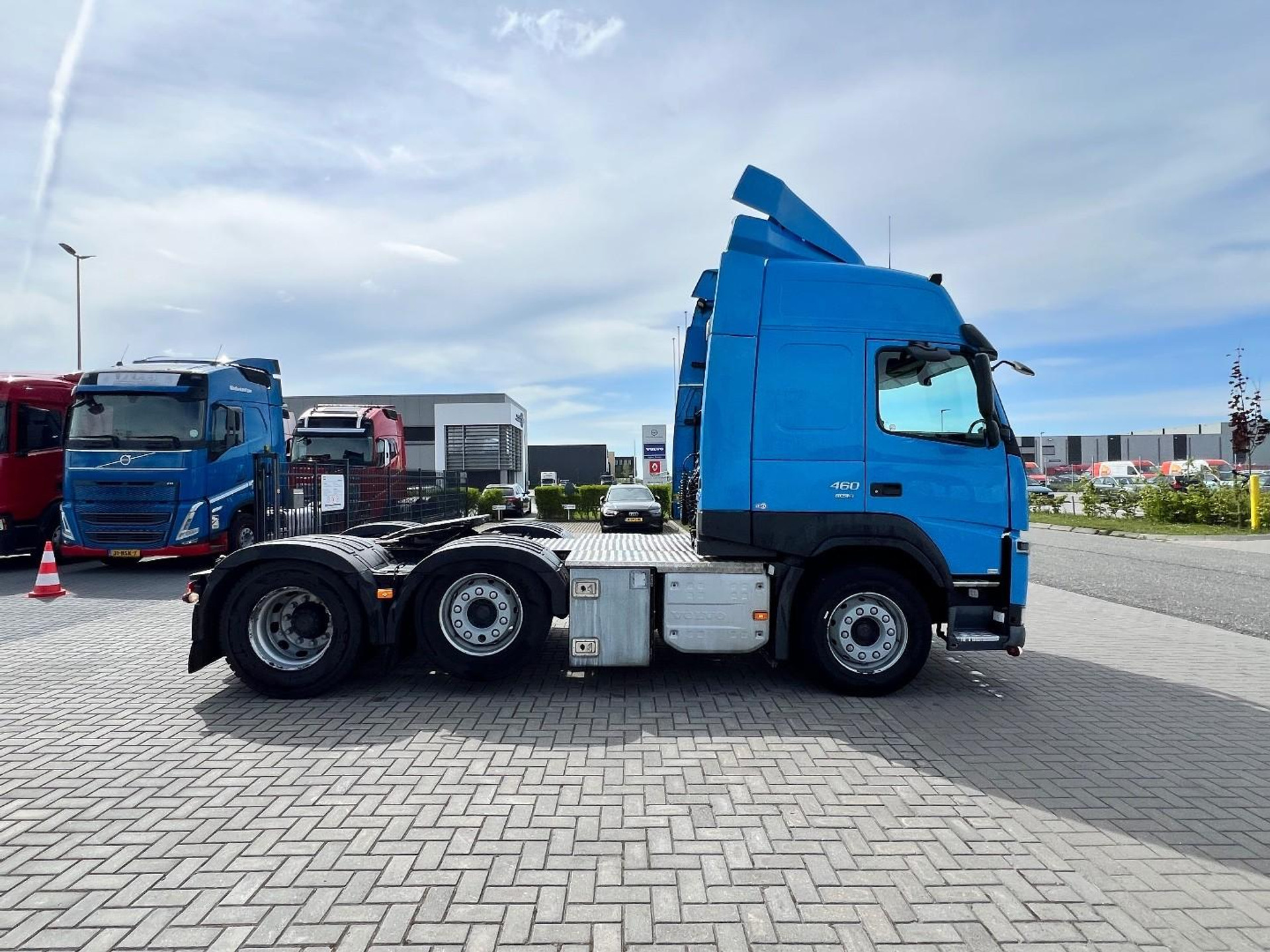 53259643-4.jpg