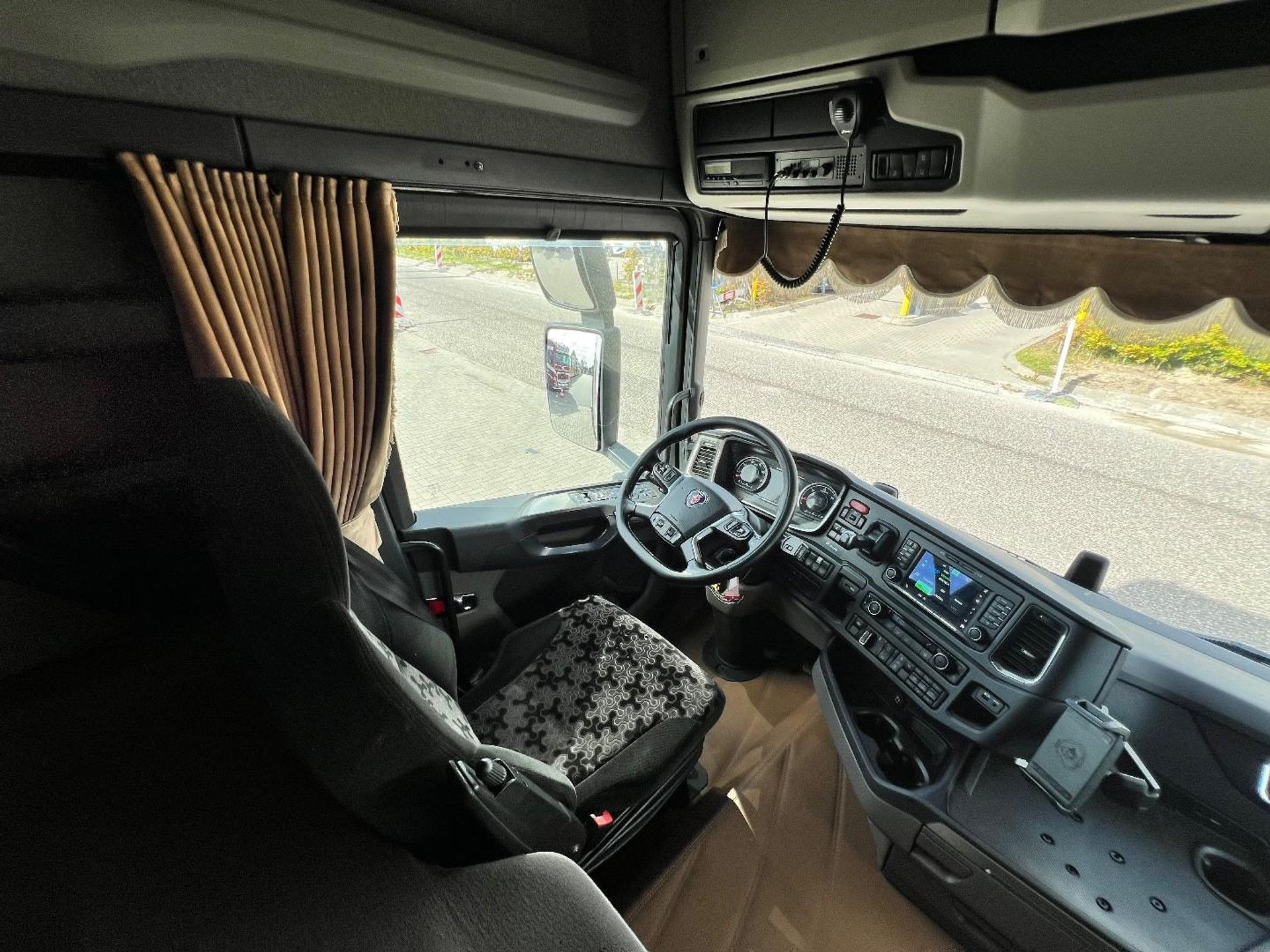56935731-27.jpg