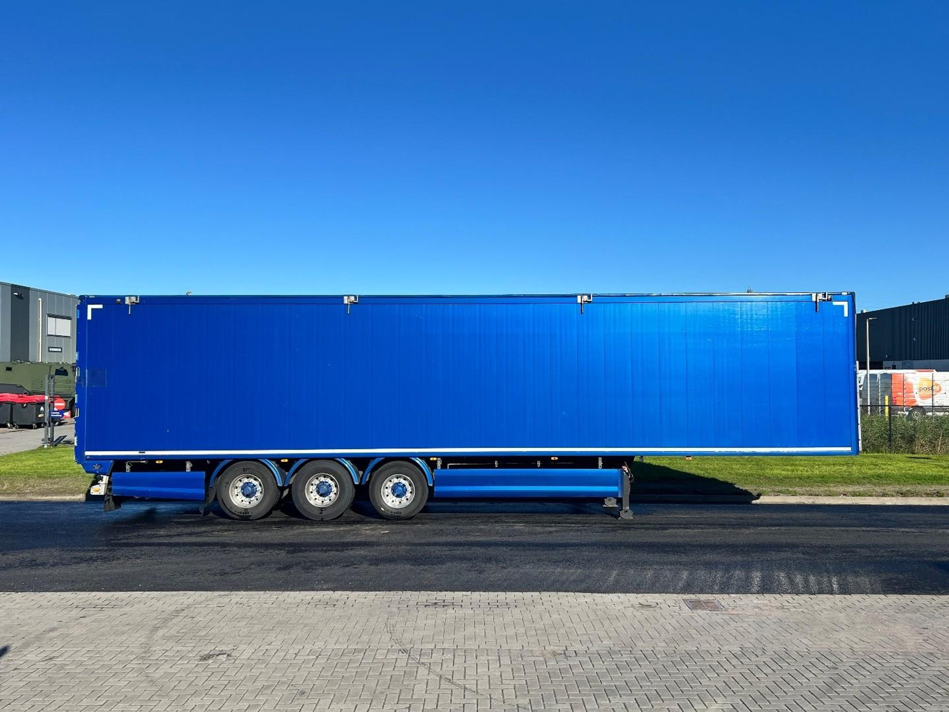 57364368-9.jpg